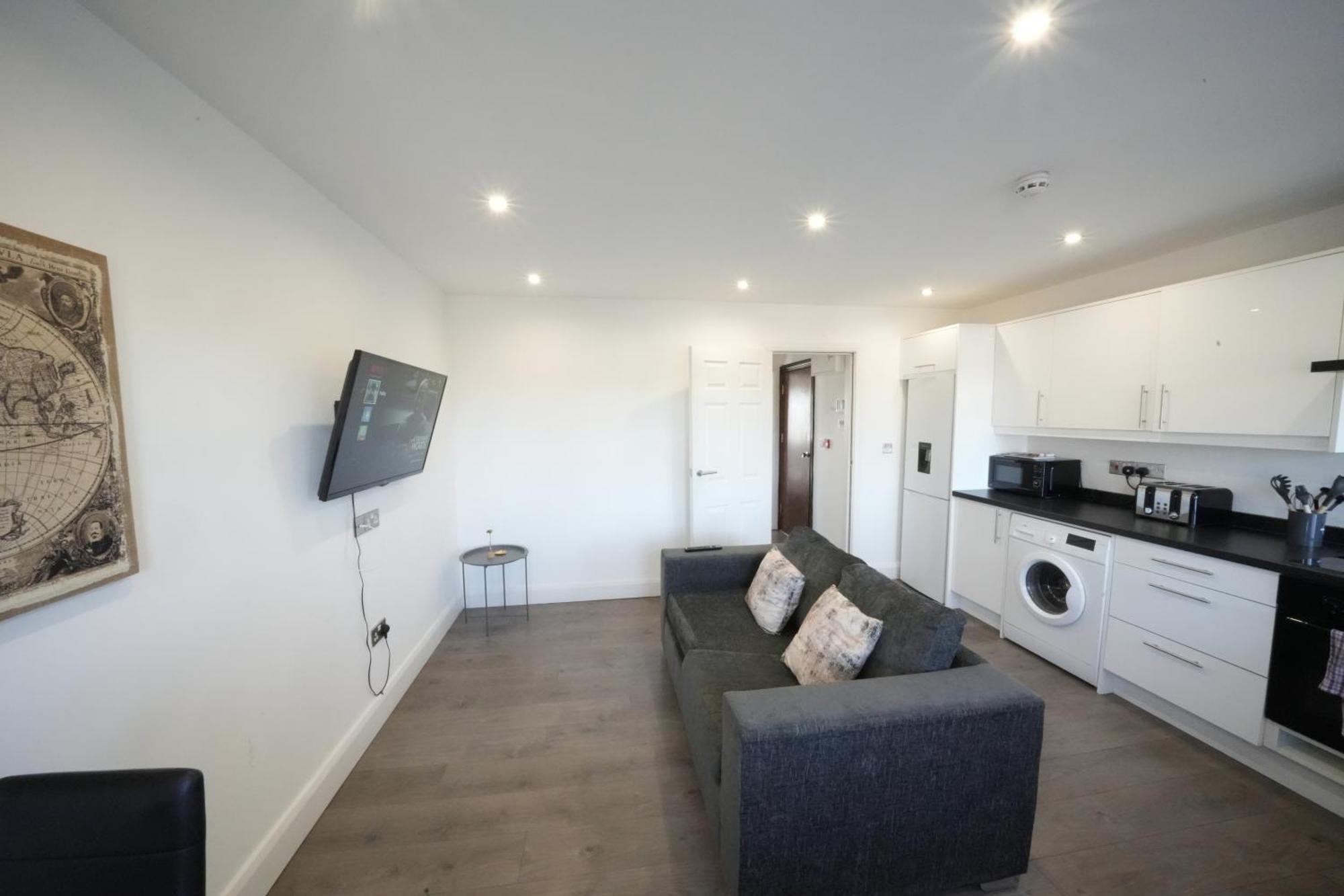 Apartment Hatton Heathrow Airport- Free Parking-free Underground To And From Heathrow Airport Hatton Cross Picture-see Fast Hatton Cross To 30min