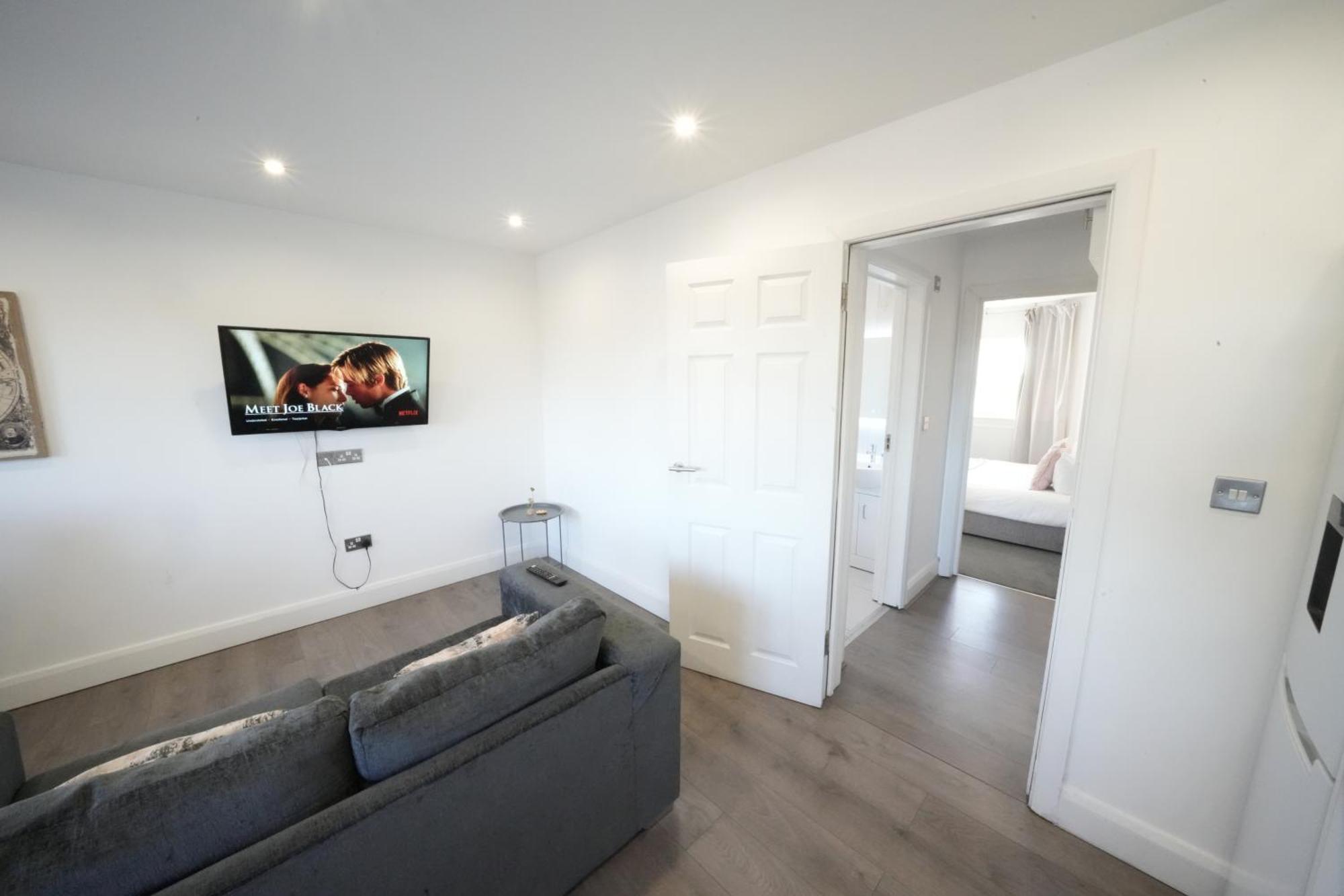 Apartment Hatton Heathrow Airport- Free Parking-free Underground To And From Heathrow Airport Hatton Cross Picture-see Fast Hatton Cross To 30min London