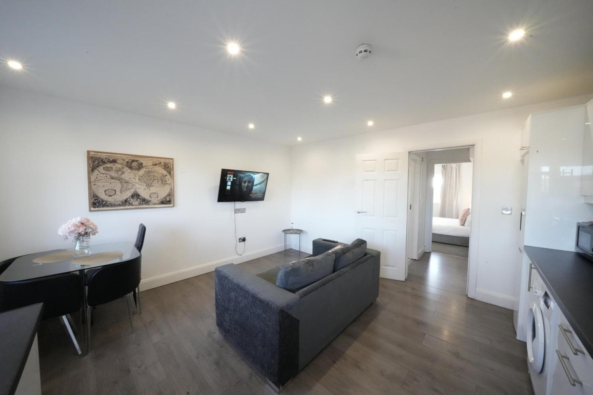 Hatton Heathrow Airport- Free Parking-free Underground To And From Heathrow Airport Hatton Cross Picture-see Fast Hatton Cross To 30min Apartment