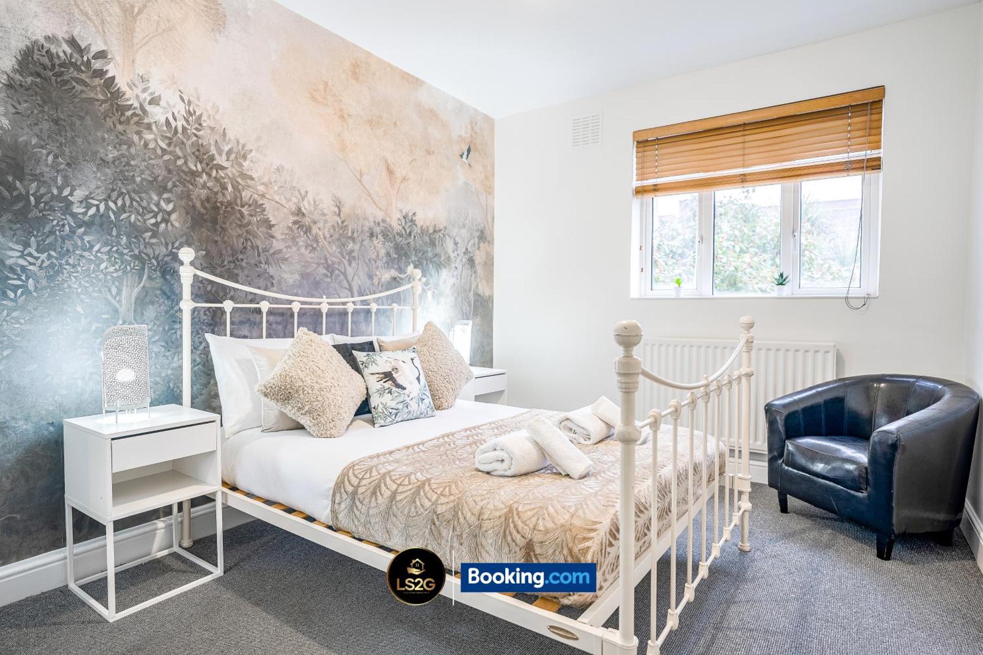 Apartment Amazing 3 Bedroom By Ls2g Short Lets & Serviced Greater With Free Wifi *
