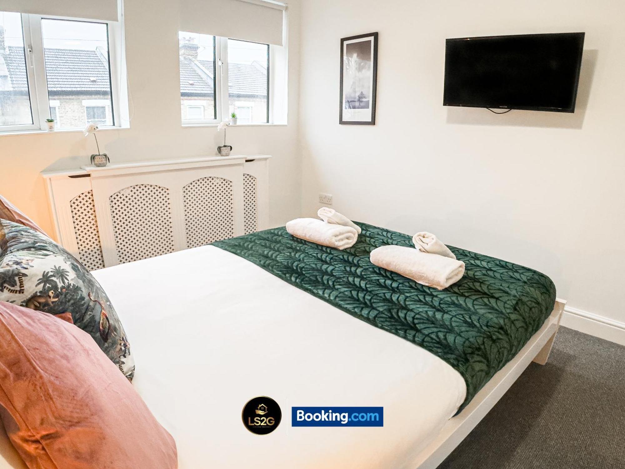 Amazing 3 Bedroom By Ls2g Short Lets & Serviced Greater With Free Wifi Appartement
