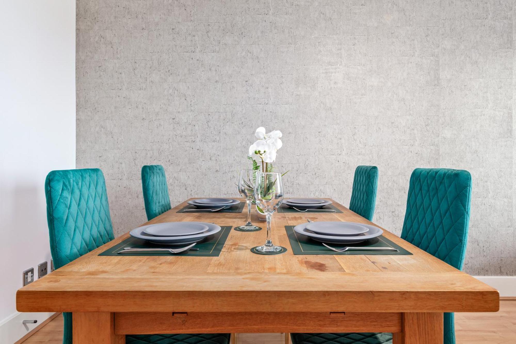 St, George Wharf Vauxhall Bridge Large 2bedrooms With River View Panoramic Balcony Apartment *