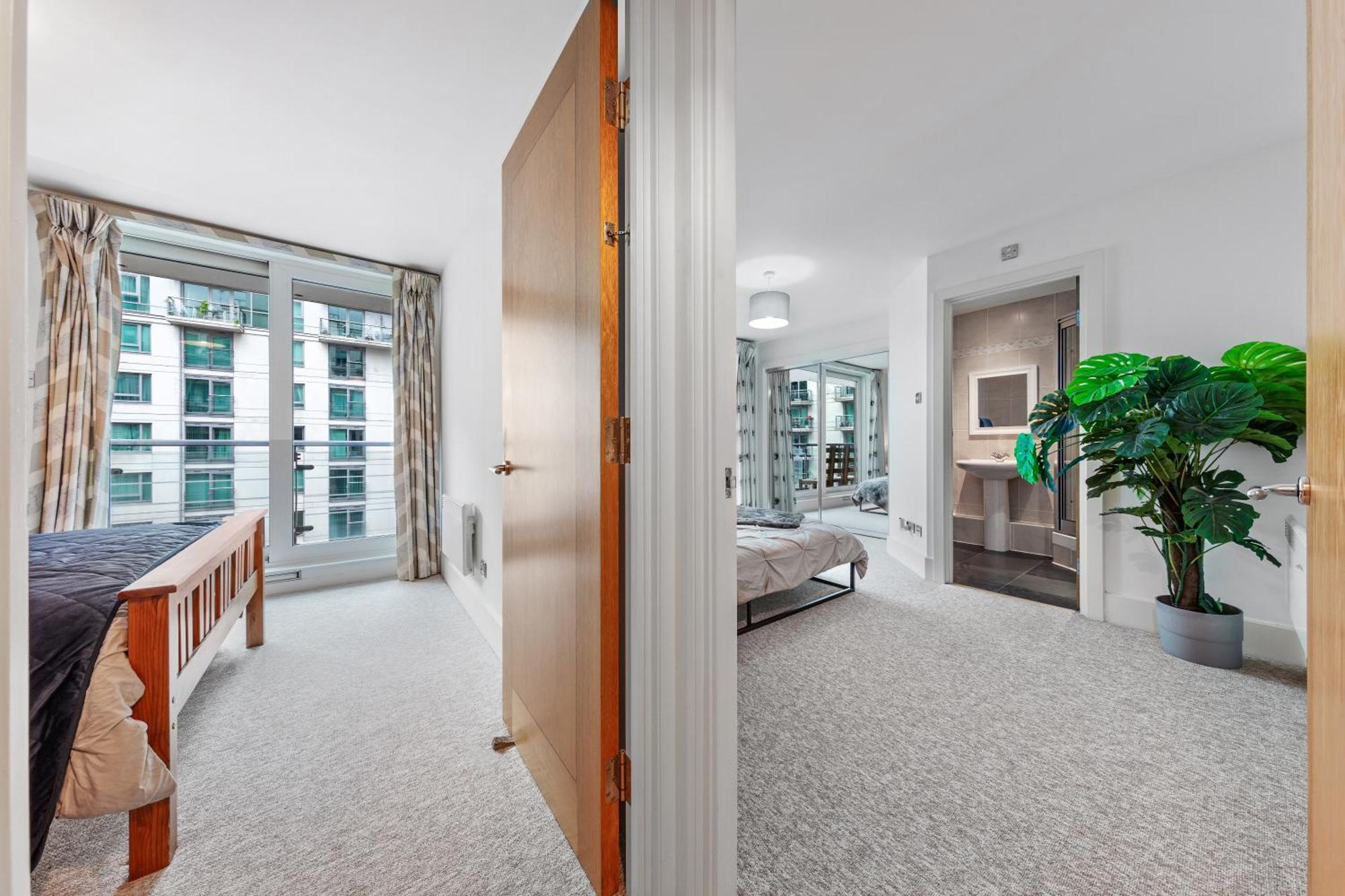 St, George Wharf Vauxhall Bridge Large 2bedrooms With River View Panoramic Balcony London