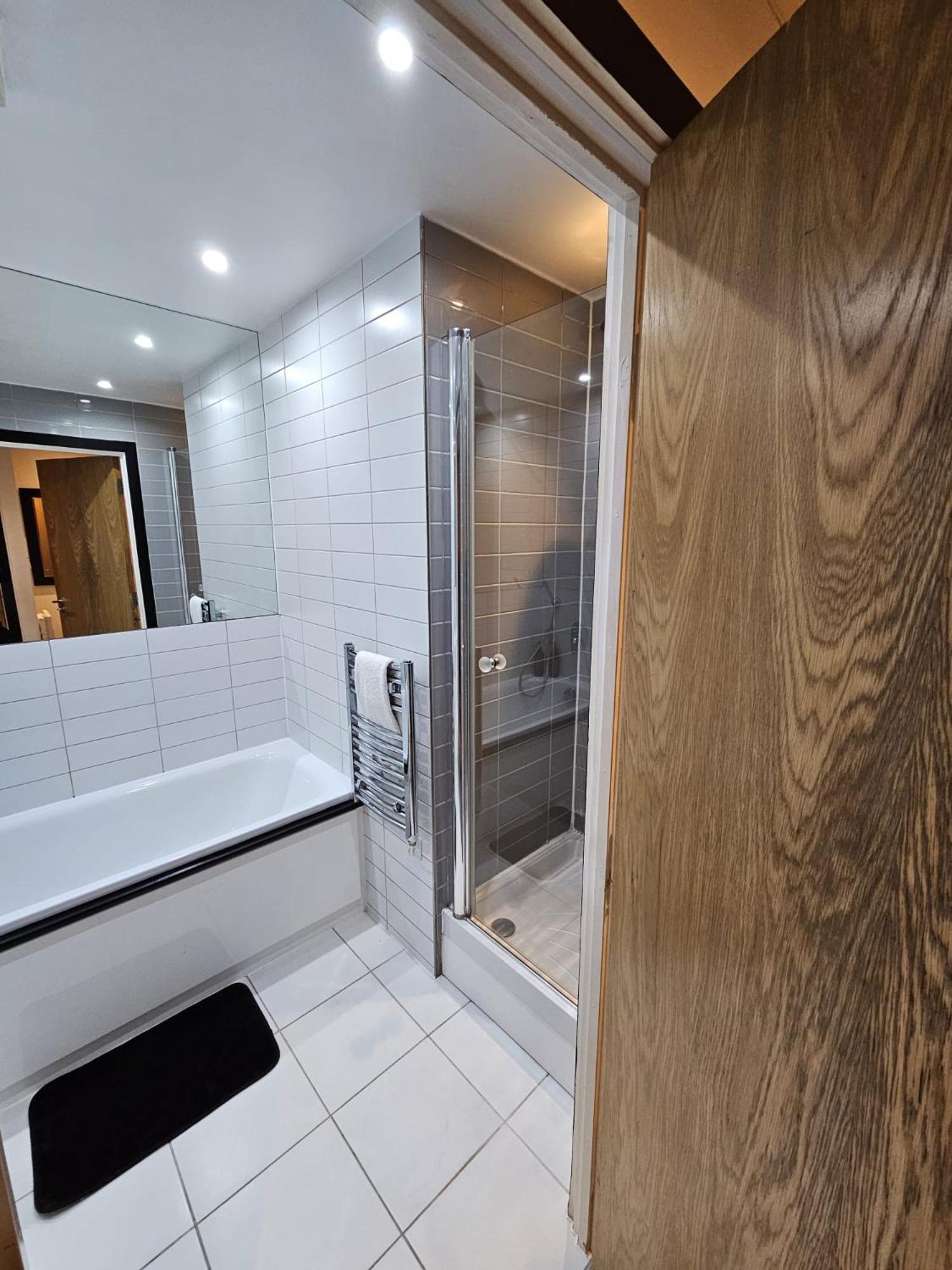 Lavish - Secure With Parking Apartment