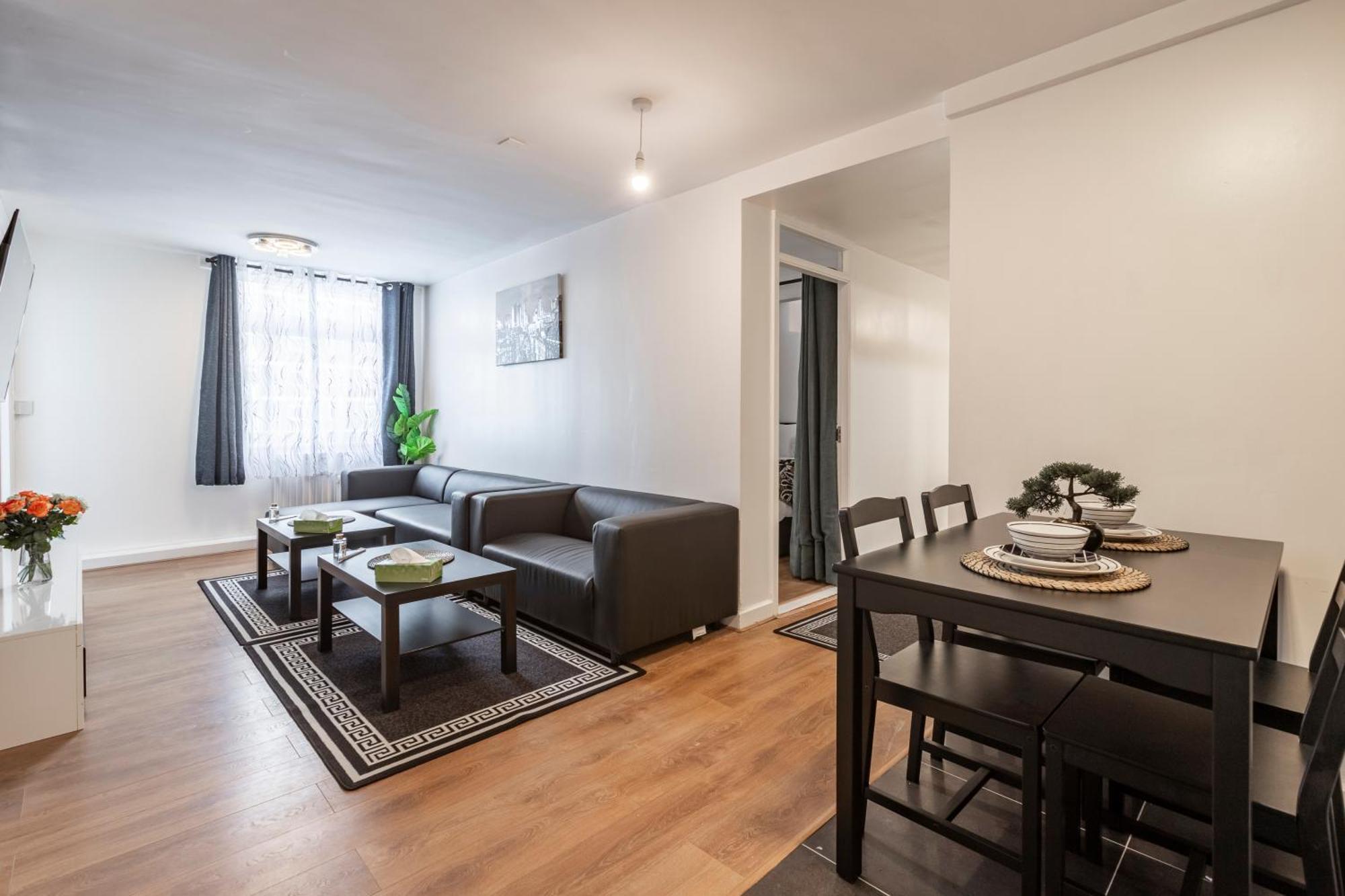 Appartement Shepherds Haven Luxury 4 Bed Flat With Self Check In Londen