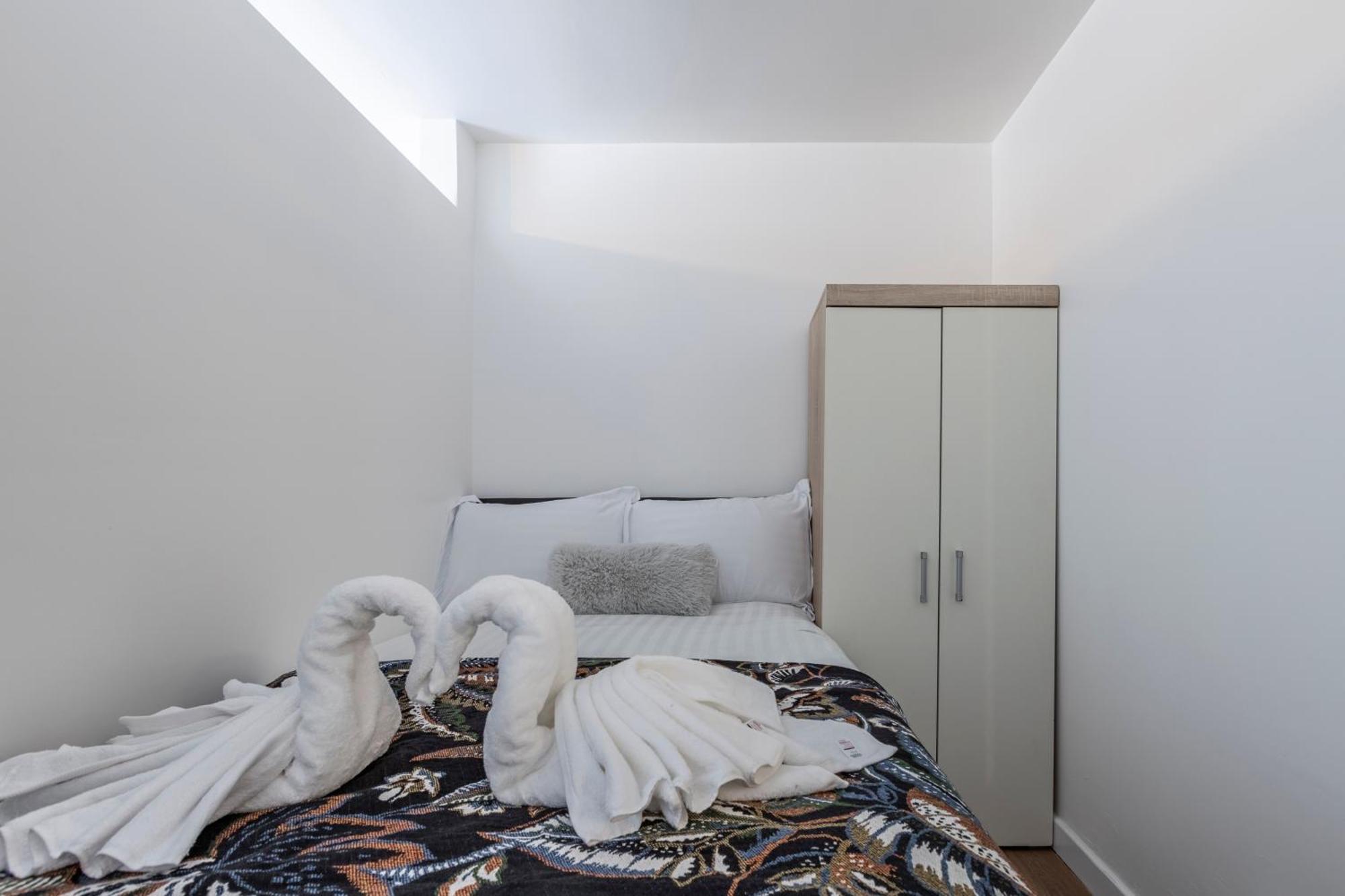 Shepherds Haven Luxury 4 Bed Flat With Self Check In Appartement Londen