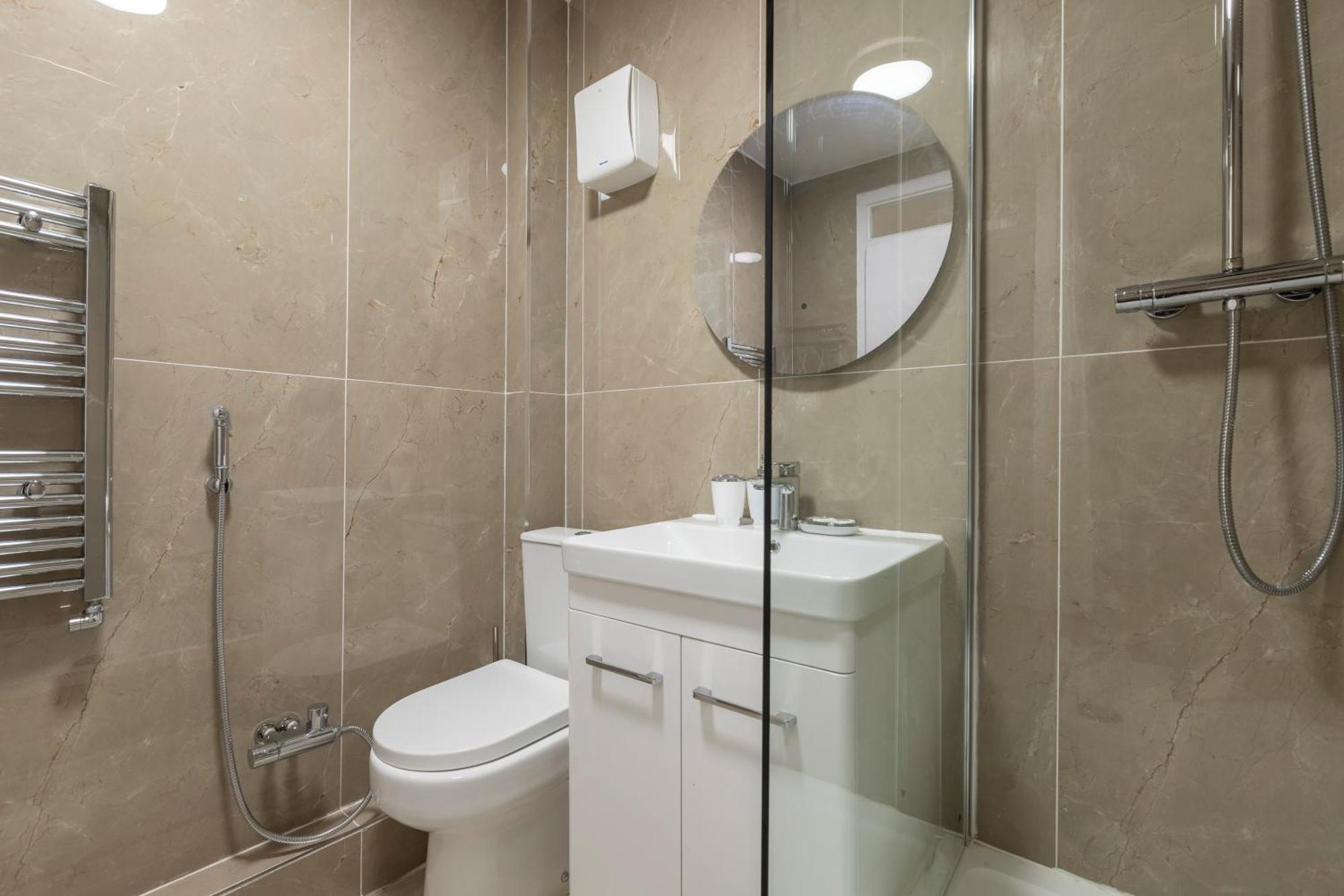 Appartement Shepherds Haven Luxury 4 Bed Flat With Self Check In Londen
