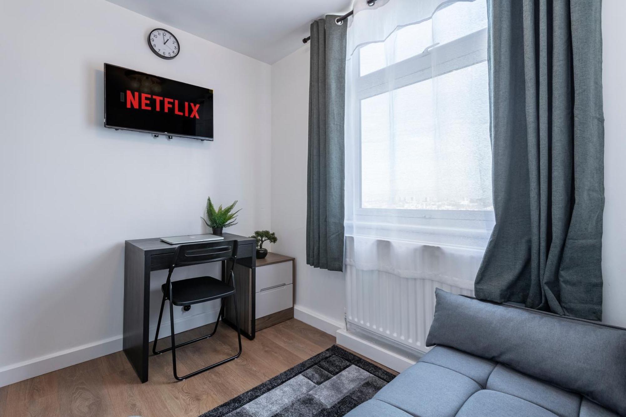 Appartement Shepherds Haven Luxury 4 Bed Flat With Self Check In Londen