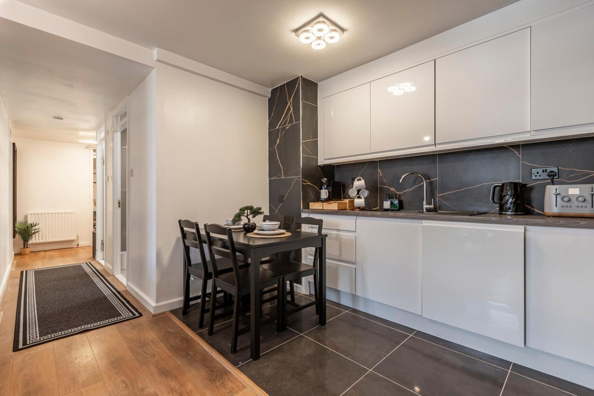 Shepherds Haven Luxury 4 Bed Flat With Self Check In Appartement Londen