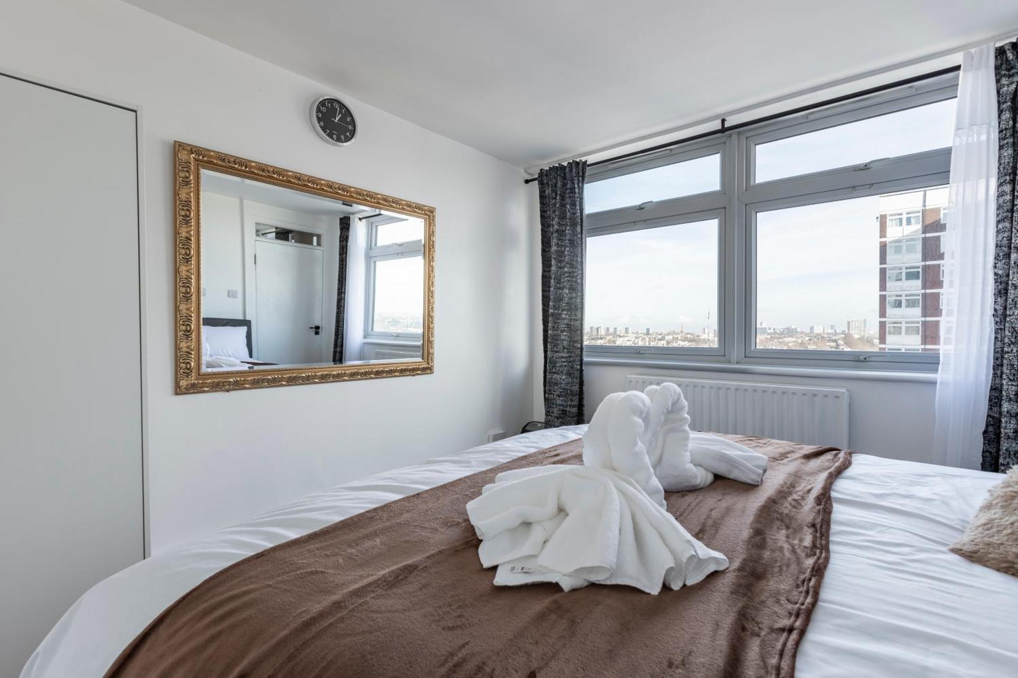Appartement Shepherds Haven Luxury 4 Bed Flat With Self Check In Londen