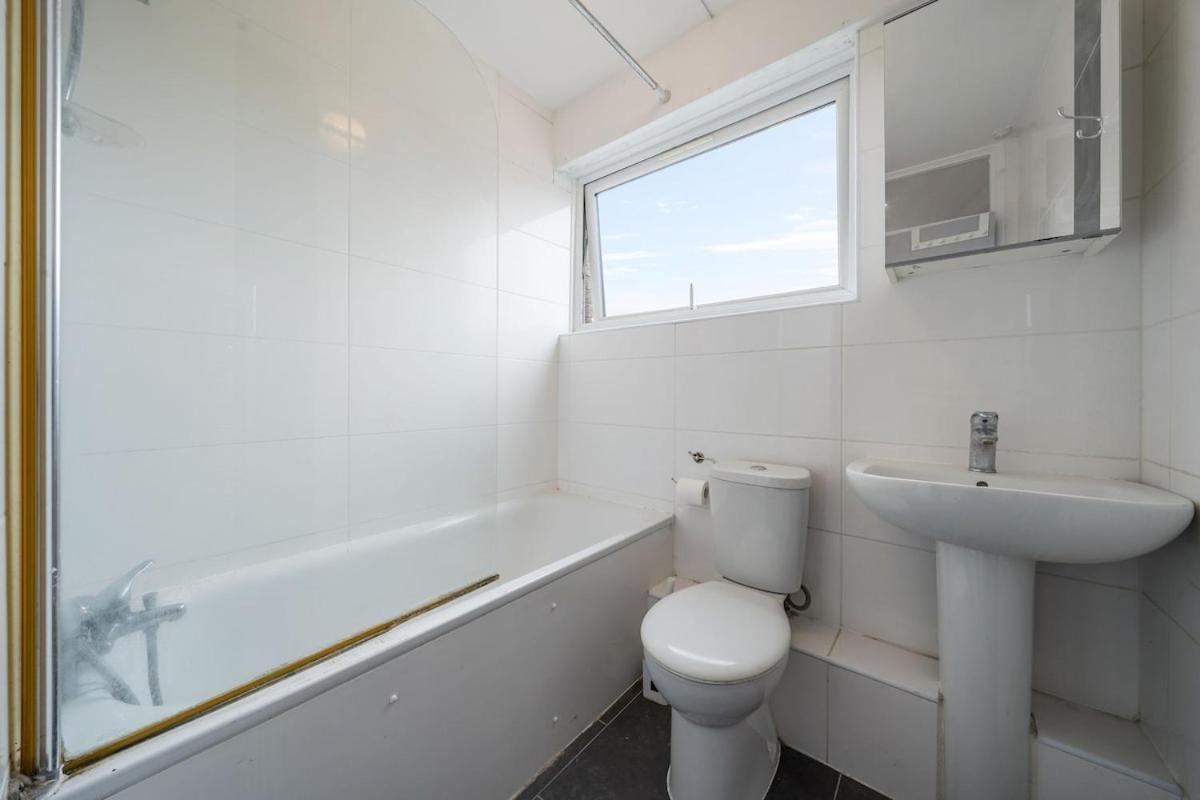 4 Bedroom Flat In Kensington *