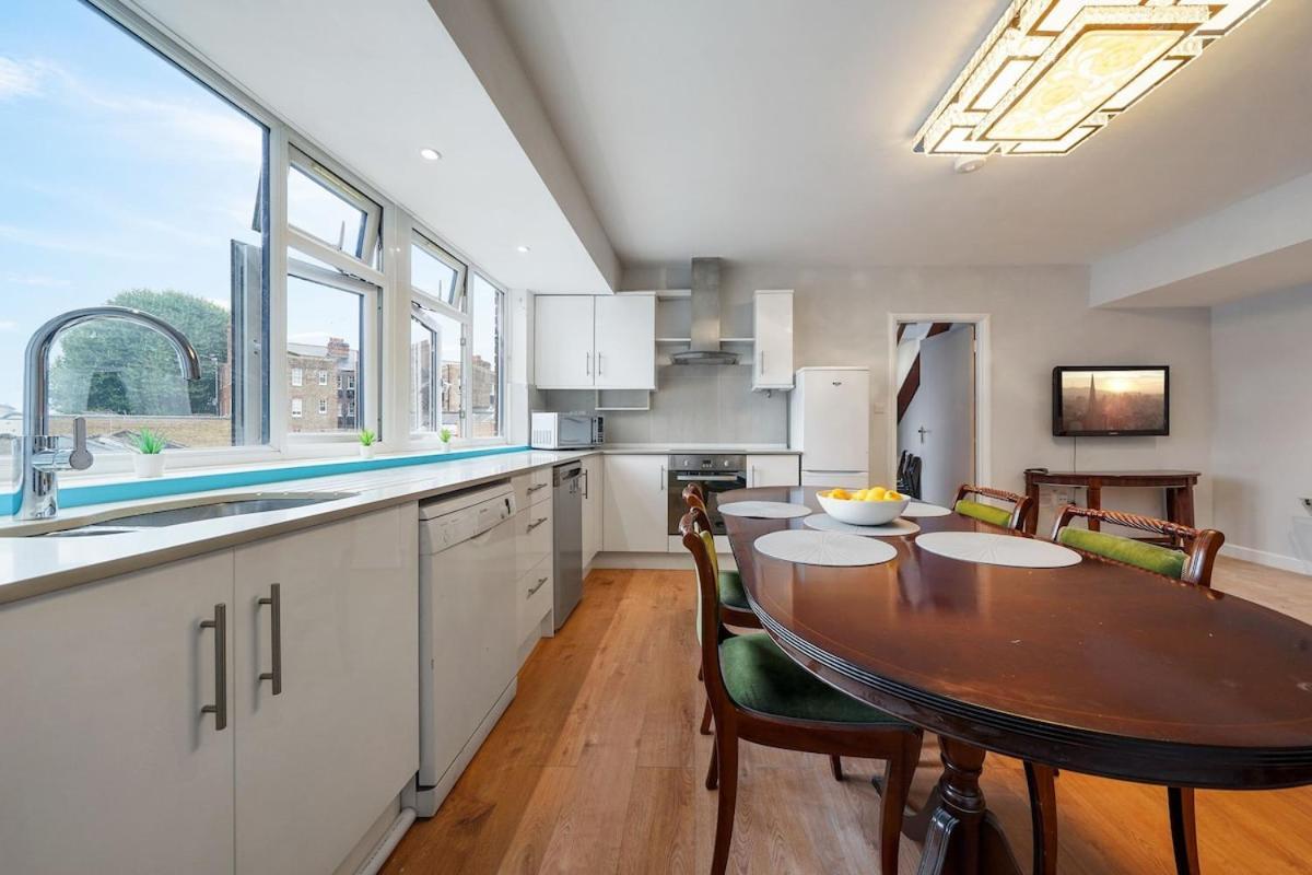 4 Bedroom Flat In Kensington
