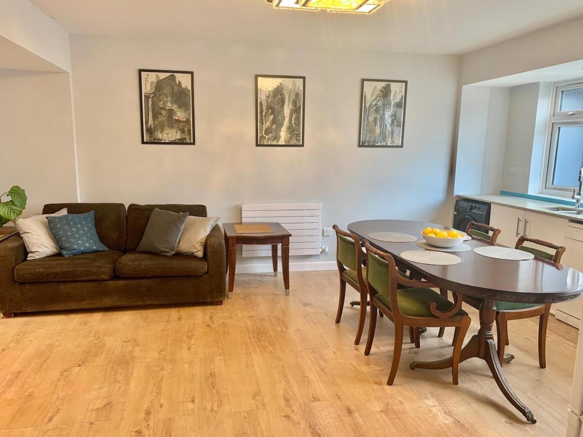 4 Bedroom Flat In Kensington *