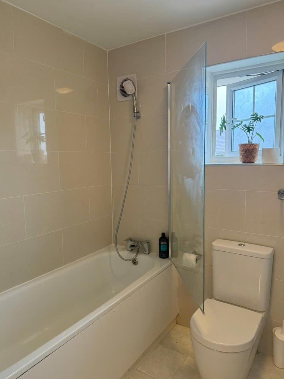 Cosy House Tower Bridge Station Walk Holiday home *