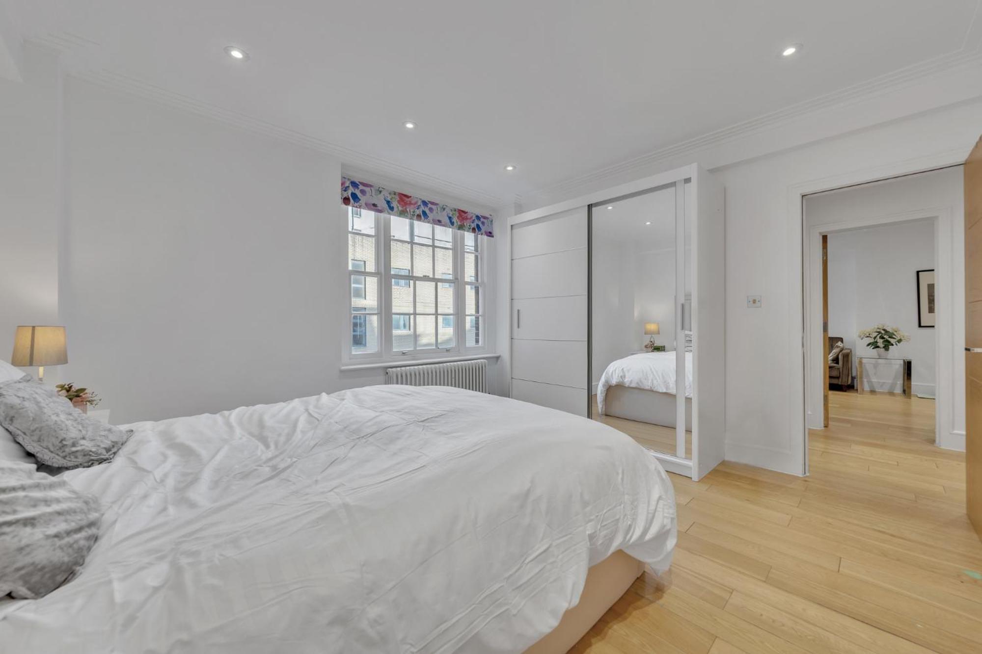 Deluxe 1-bedroom Apartment *