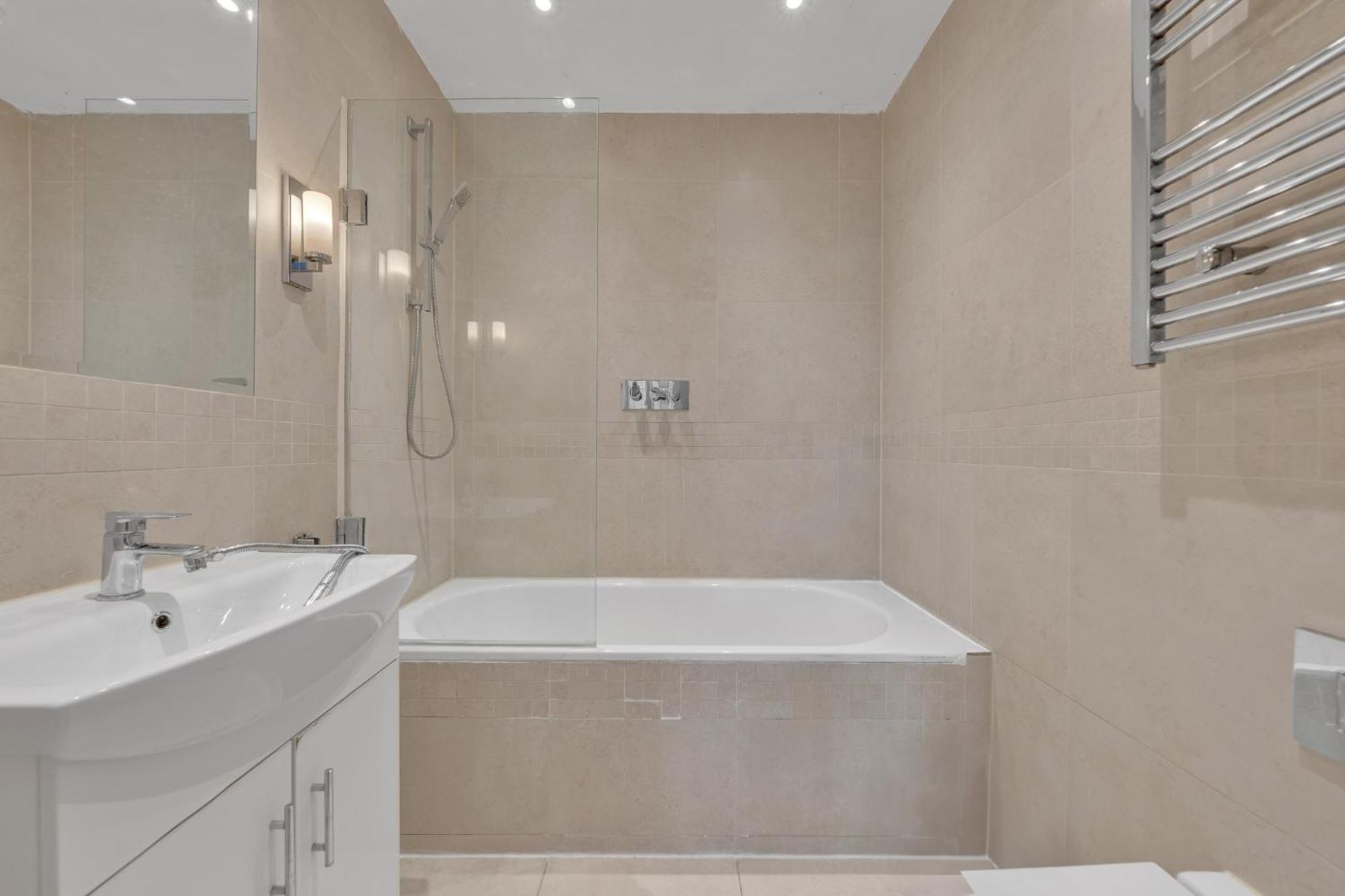 Deluxe 1-bedroom * London