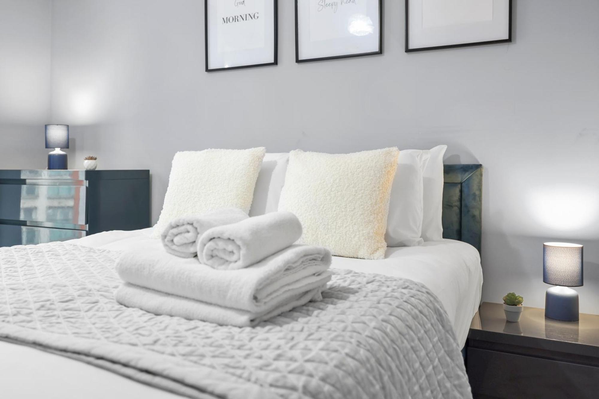 2-bedroom Short Term & Flexible Renting Canary Wharf Apartment