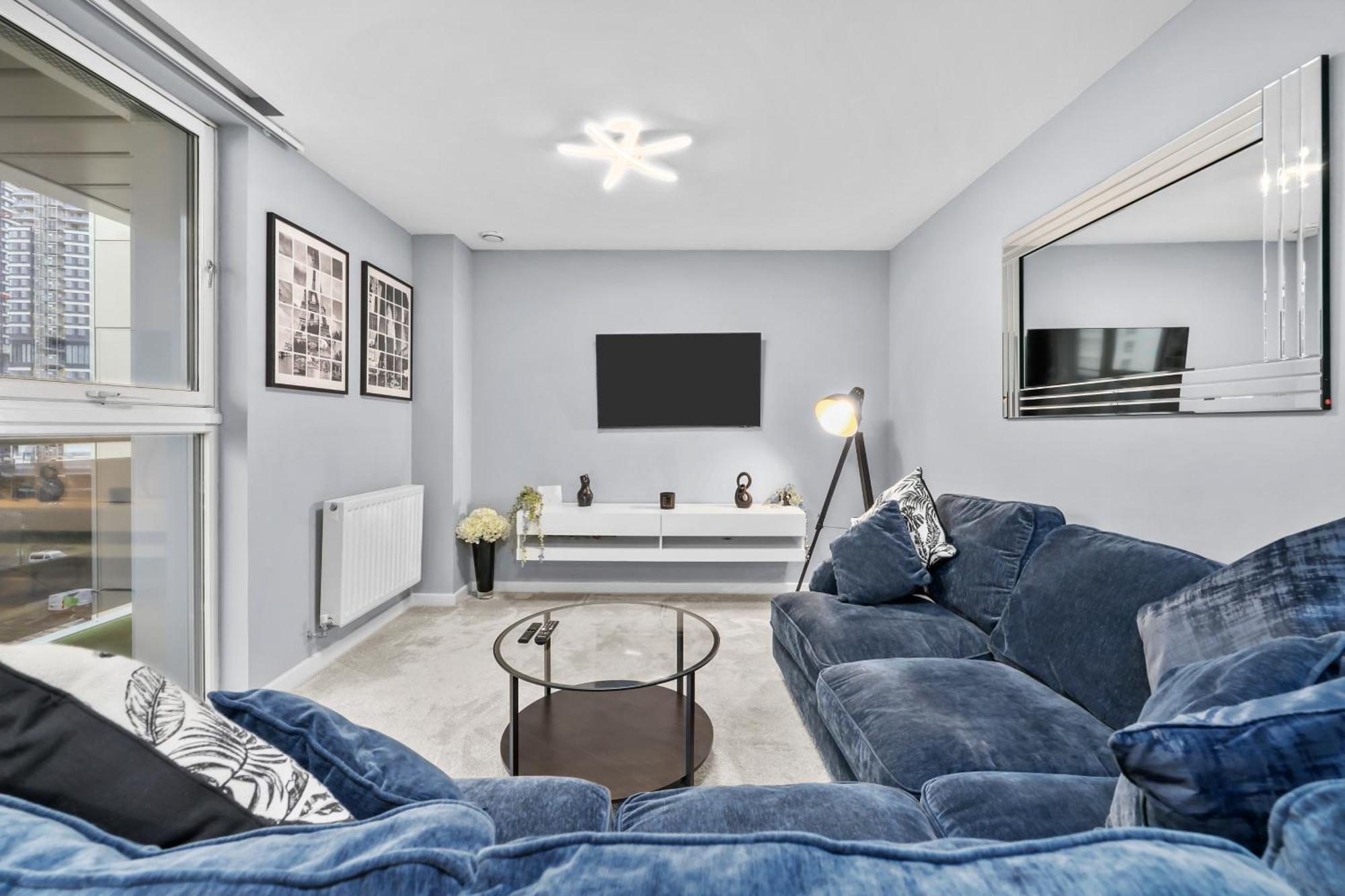 2-bedroom Short Term & Flexible Renting Canary Wharf Apartment