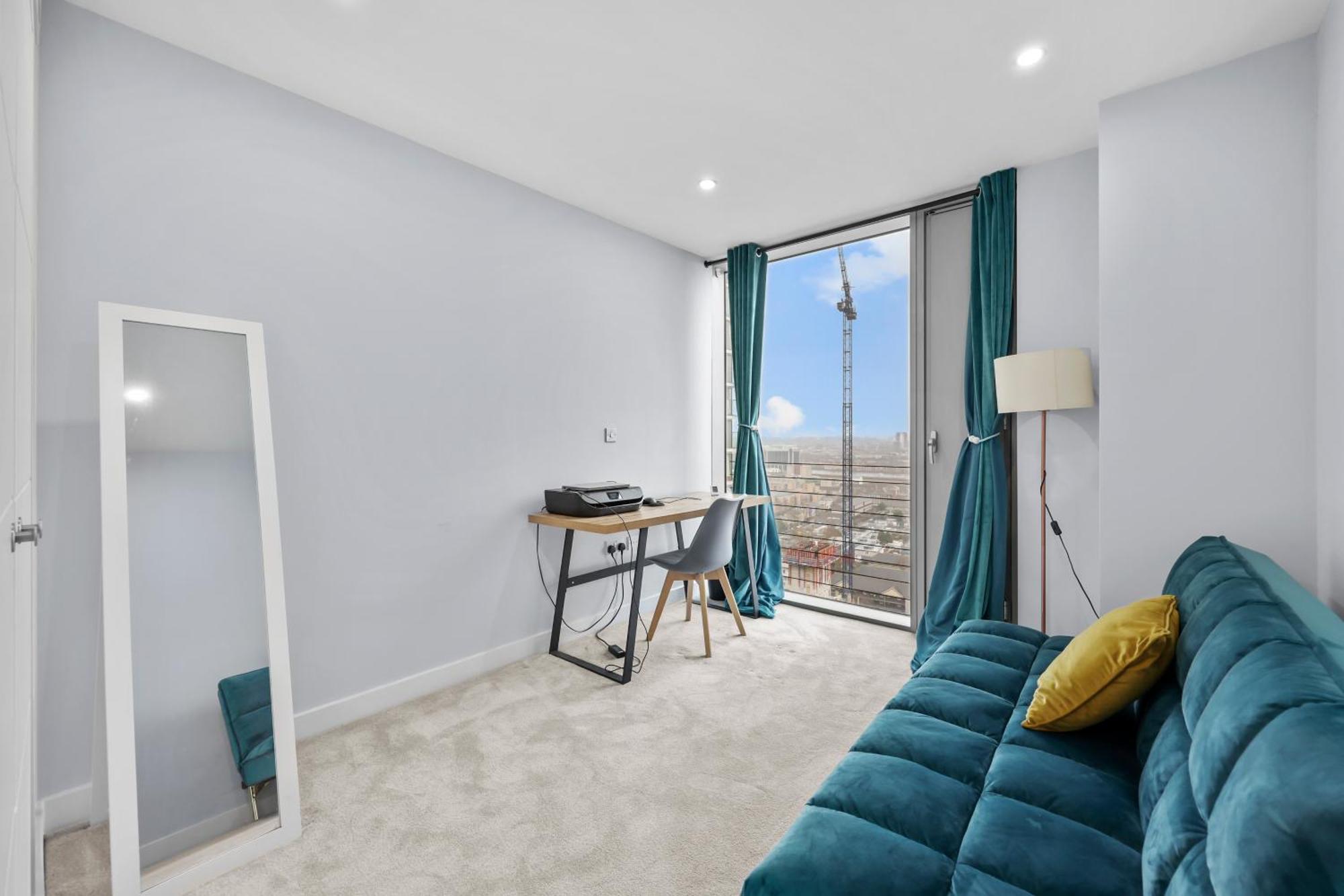 2-bedroom Short Term & Flexible Renting Canary Wharf Apartment