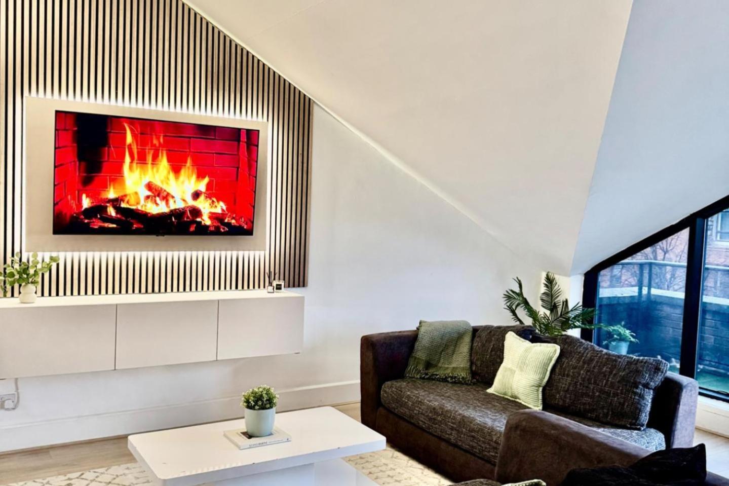 Stylish 1 Bed - Sleeps 4 & Free Parking Apartment