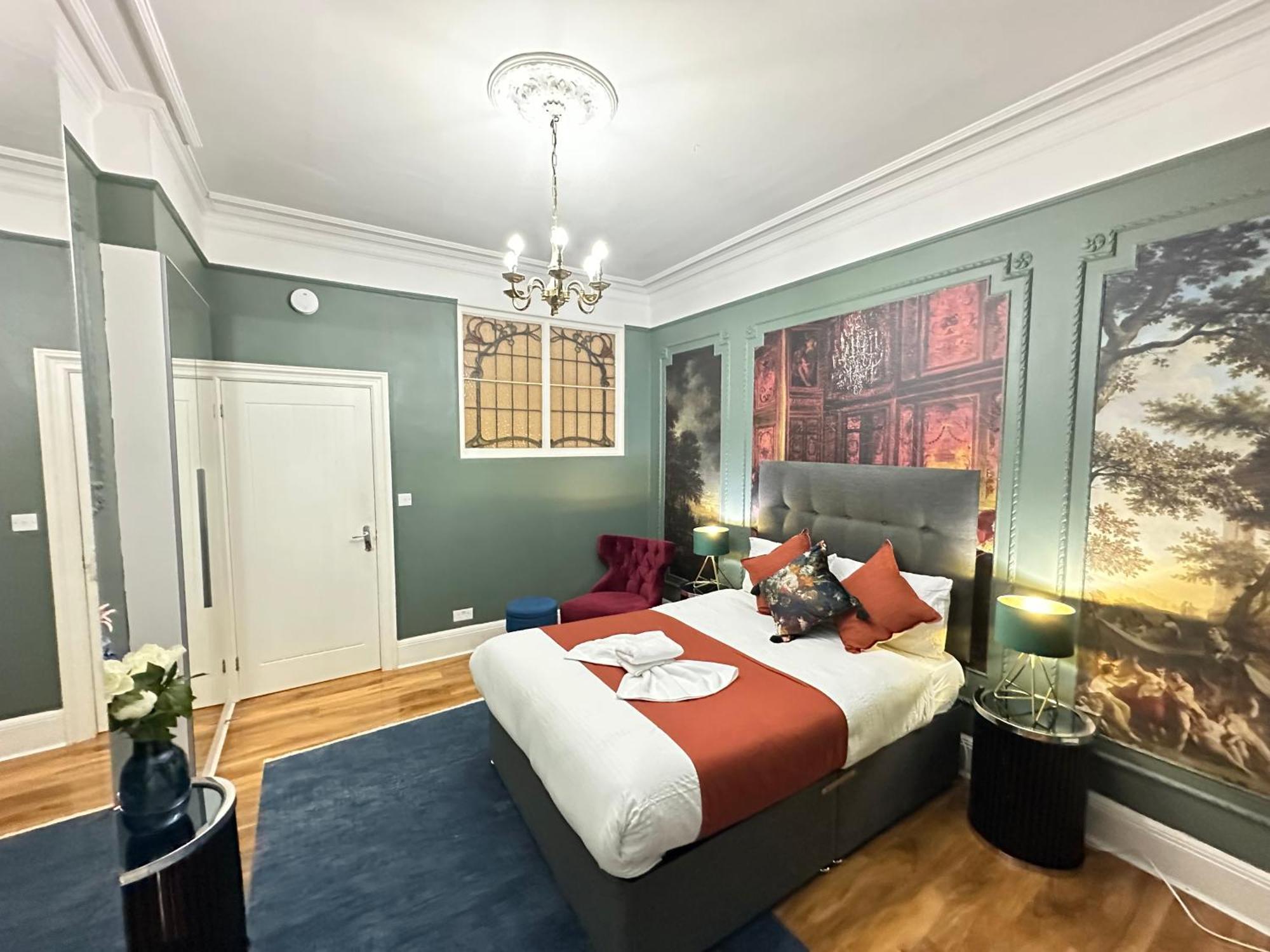 Oxford St Luxurious *