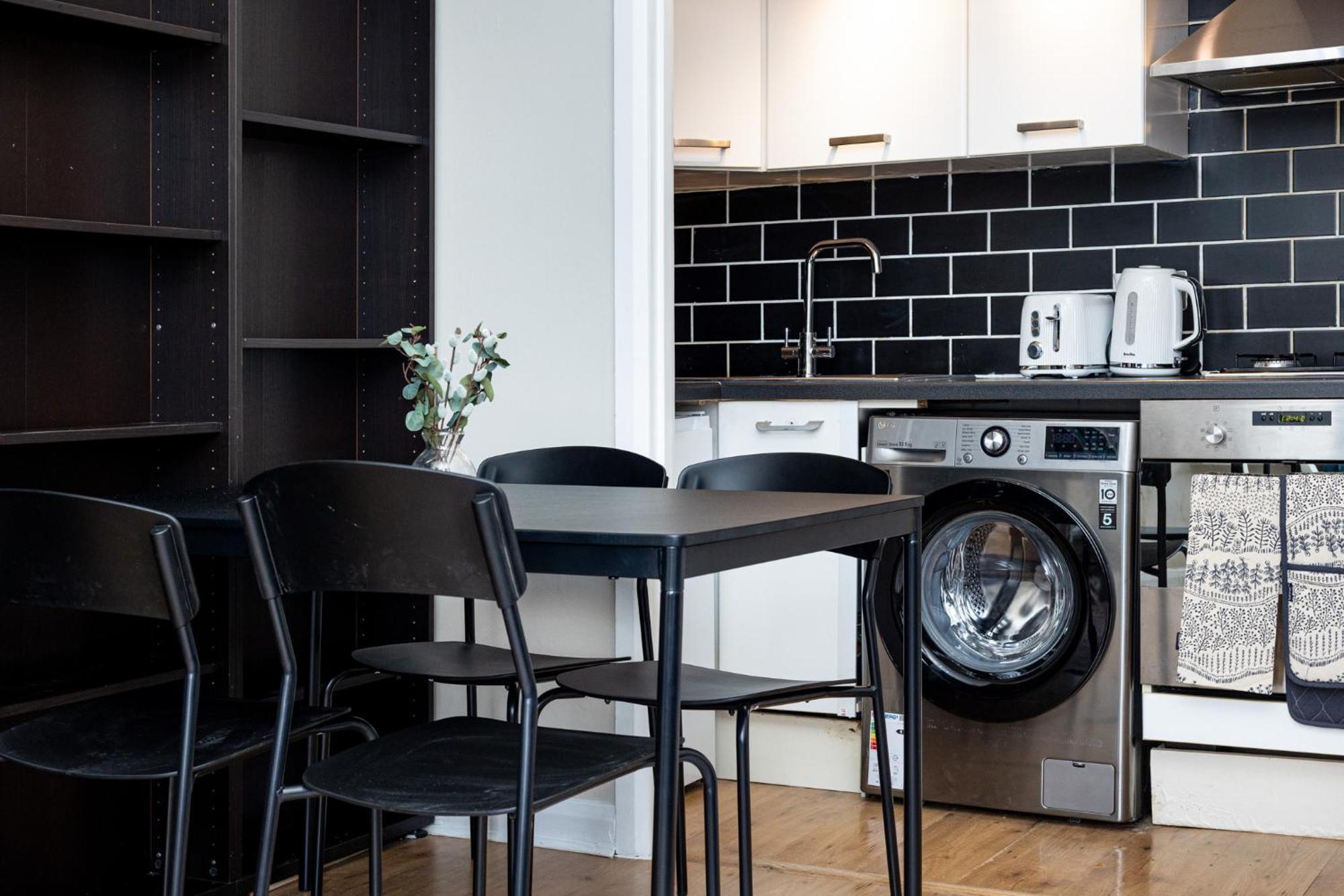 Apartment Exquisite 1br, 5min Kensington Olympia Tube London