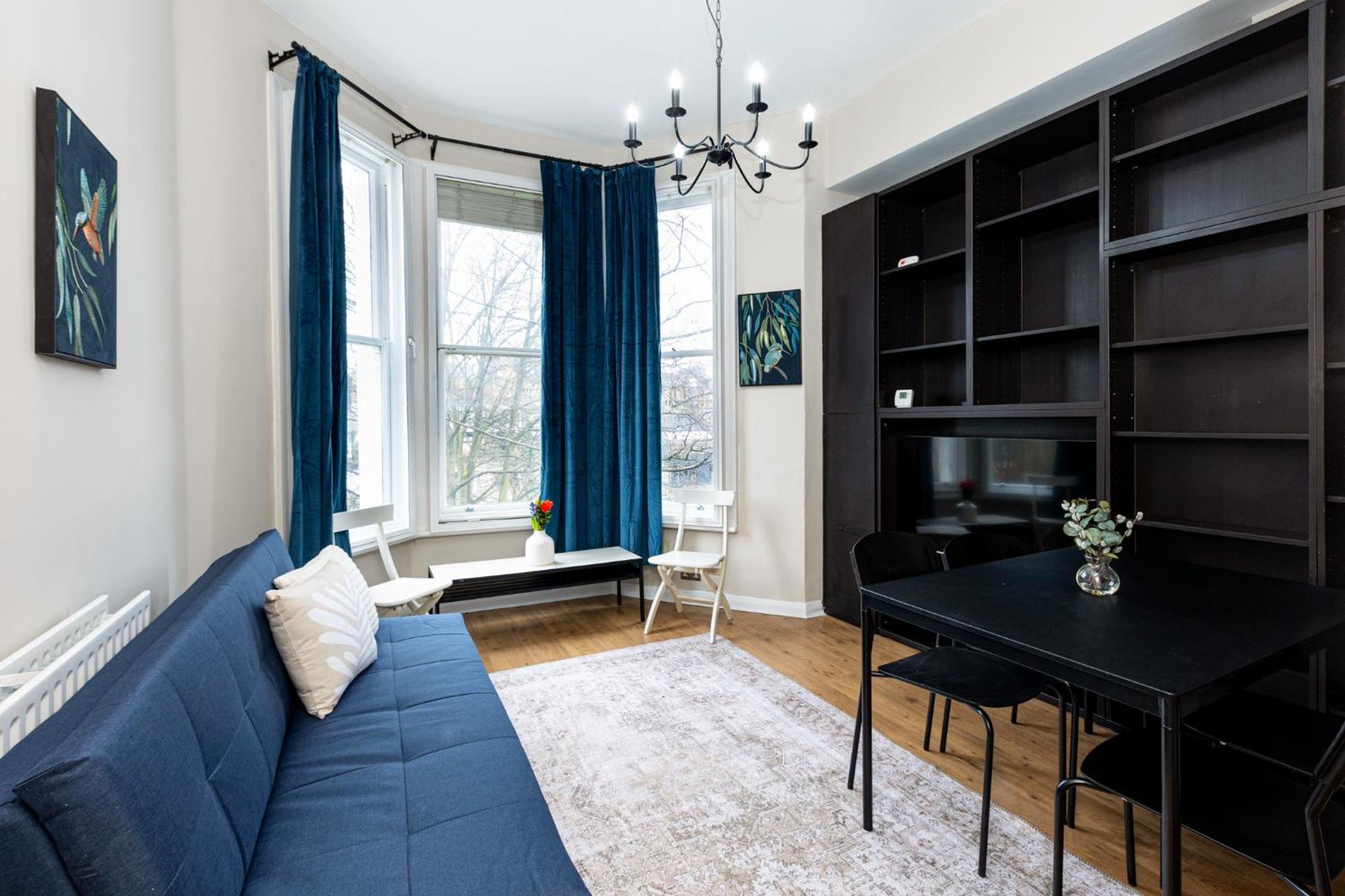Exquisite 1br, 5min Kensington Olympia Tube Apartment