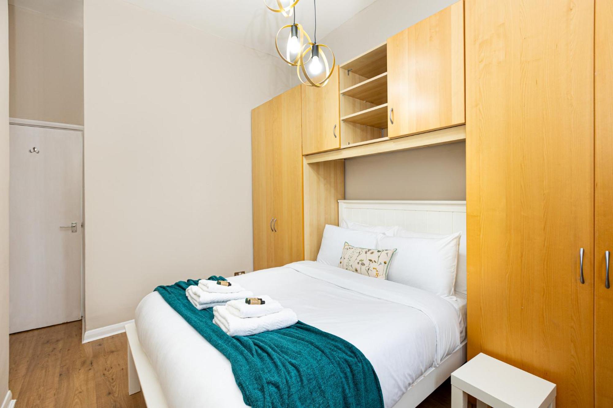 Exquisite 1br, 5min Kensington Olympia Tube Apartment