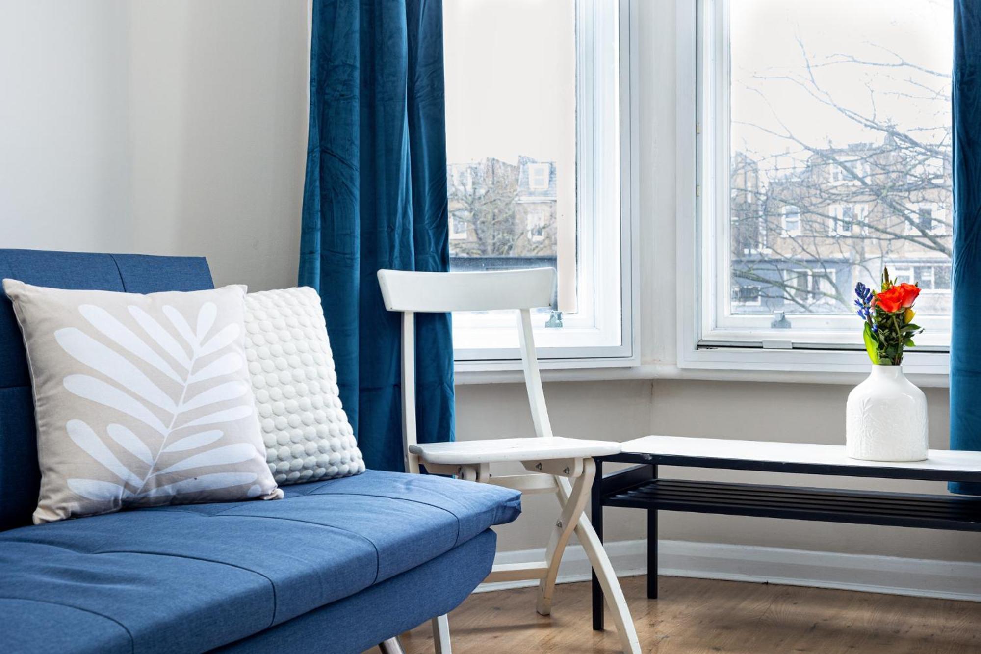 Exquisite 1br, 5min Kensington Olympia Tube Apartment London