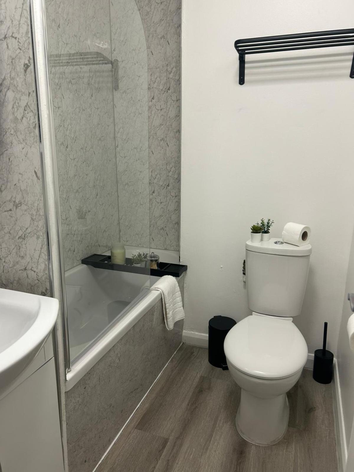 Cosy Paddington 2 Bedroom Prime Location Apartment *