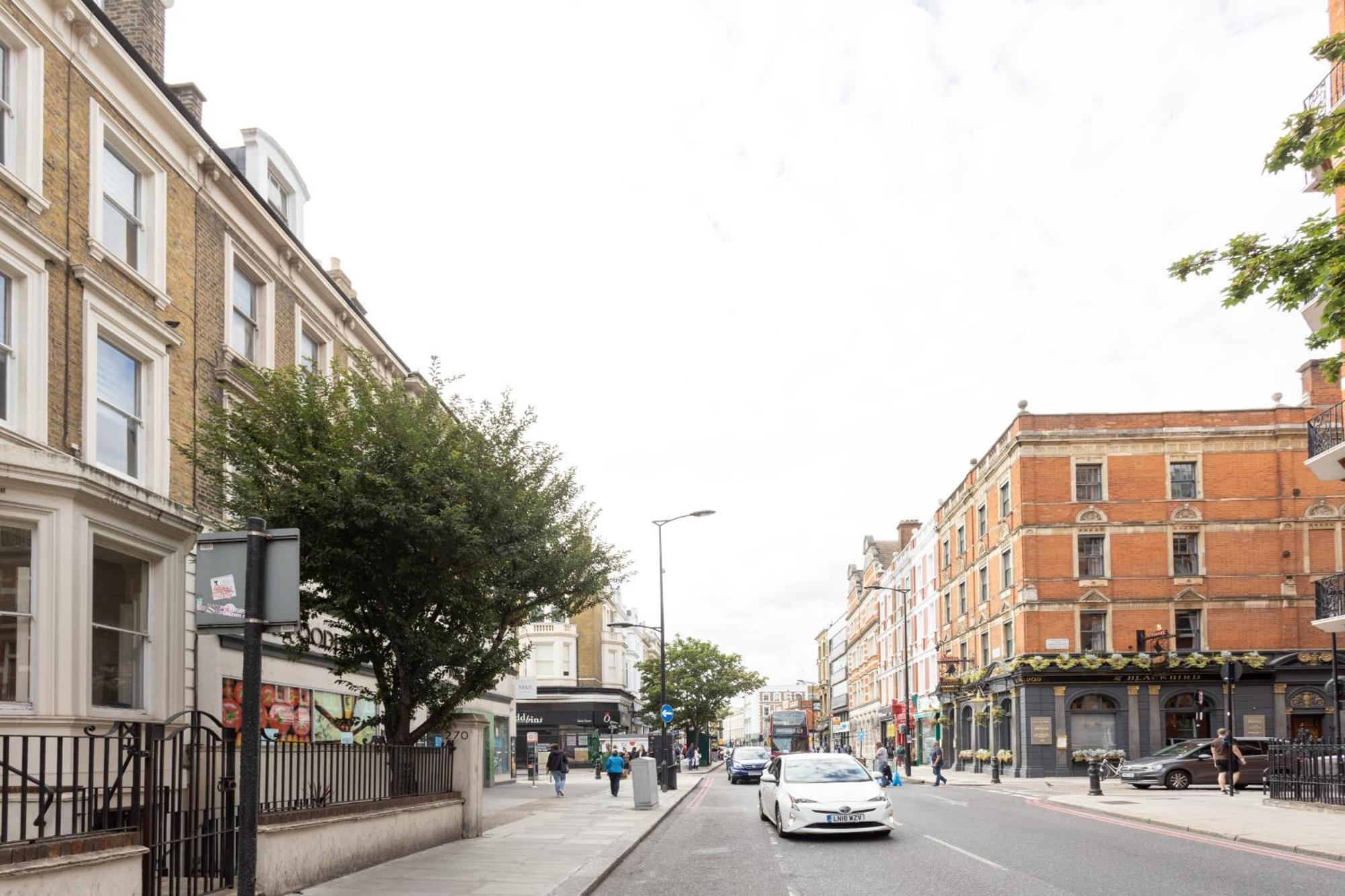 270 Earls Court Road Hostel *