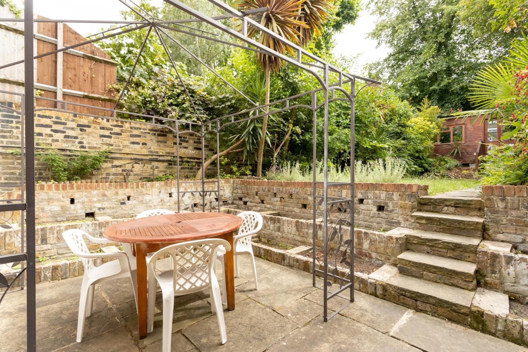 270 Earls Court Road Hostal