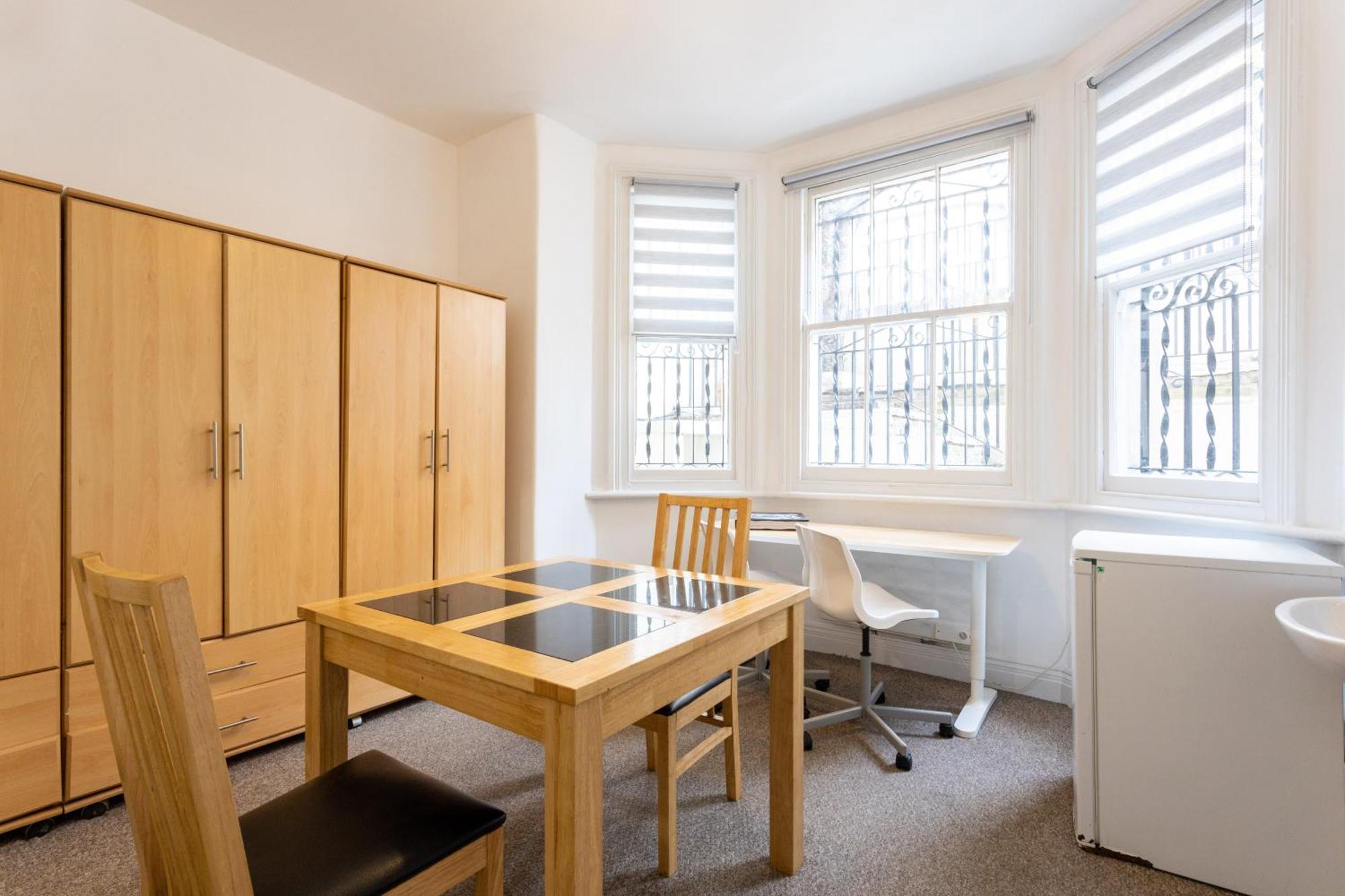 Hostel 270 Earls Court Road
