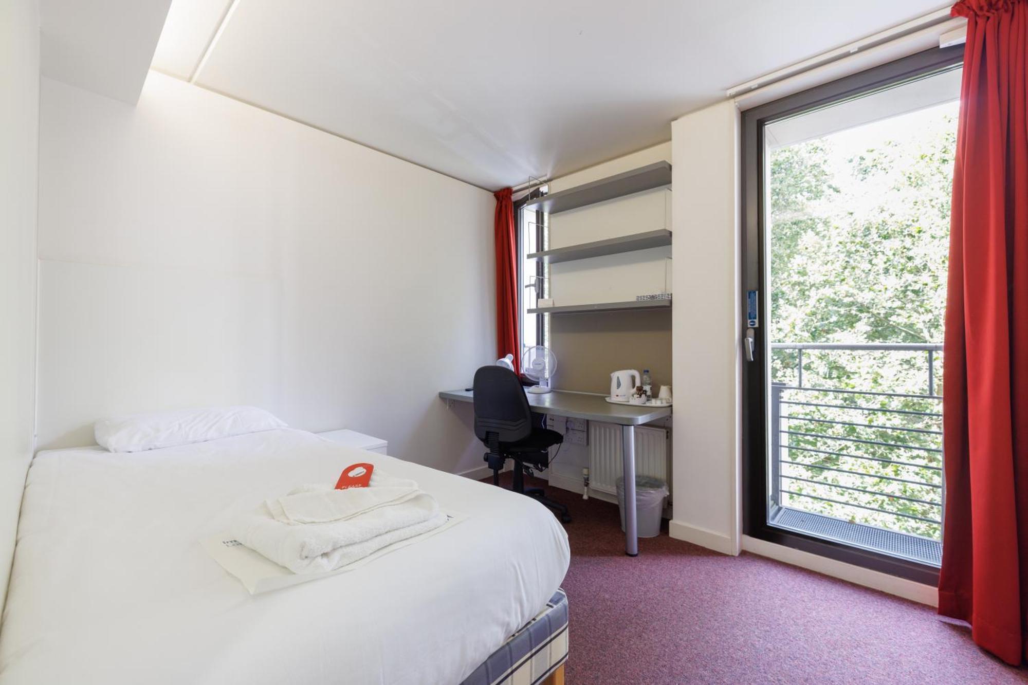 Apartment Princes Gardens London