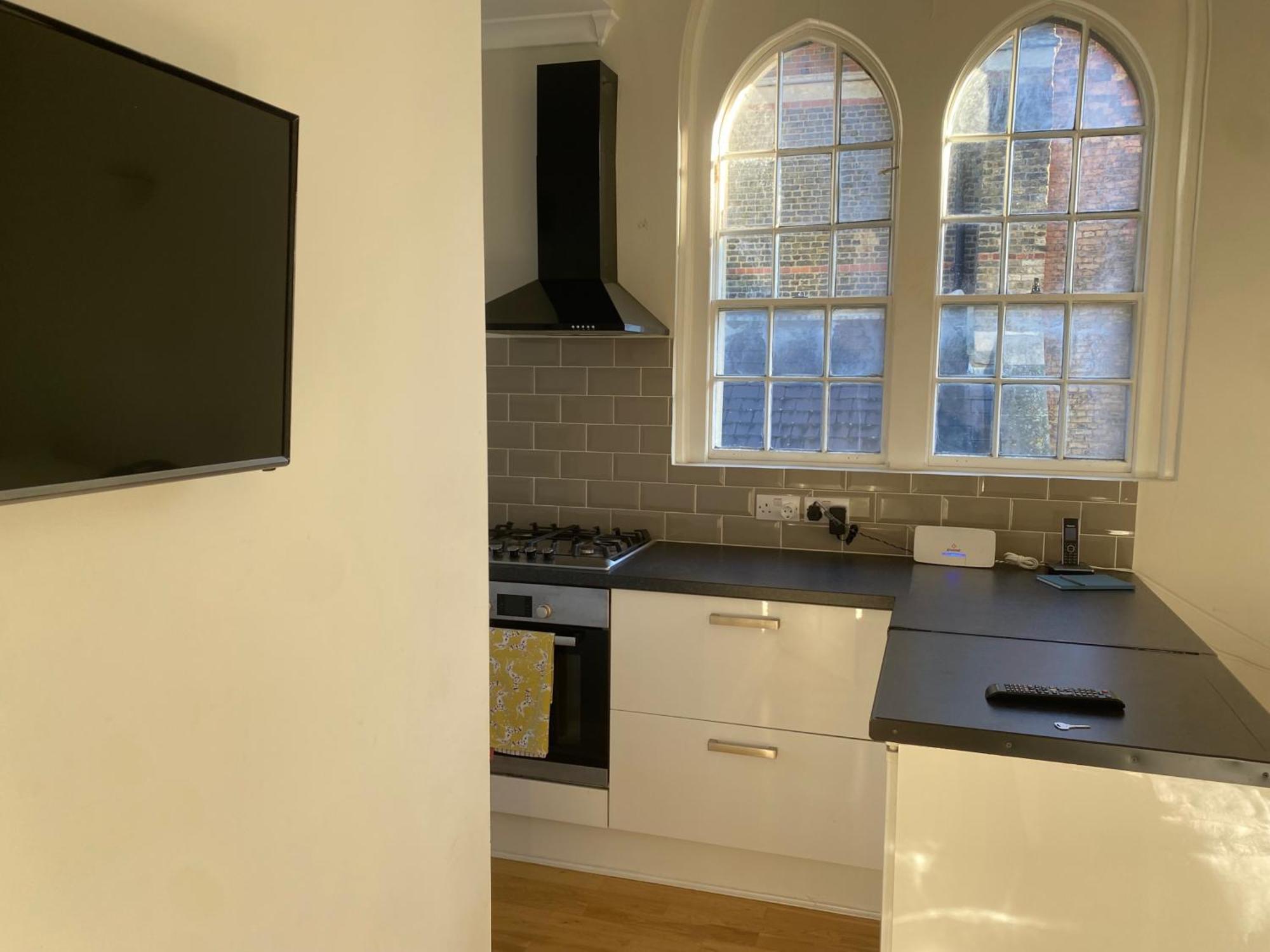 Apartment Victorian Building - Sleeps 5 - Pet Friendly