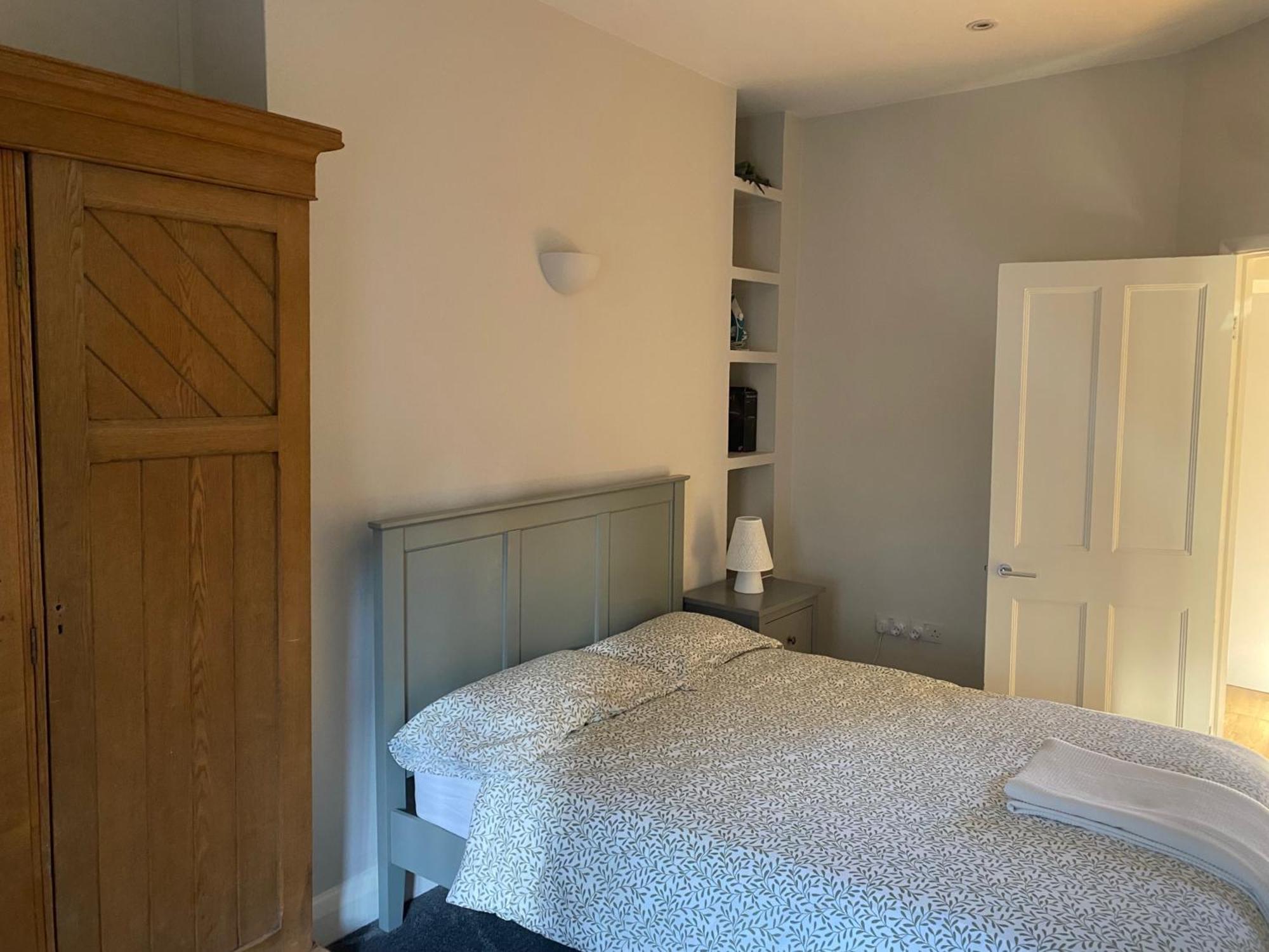 Apartment Victorian Building - Sleeps 5 - Pet Friendly