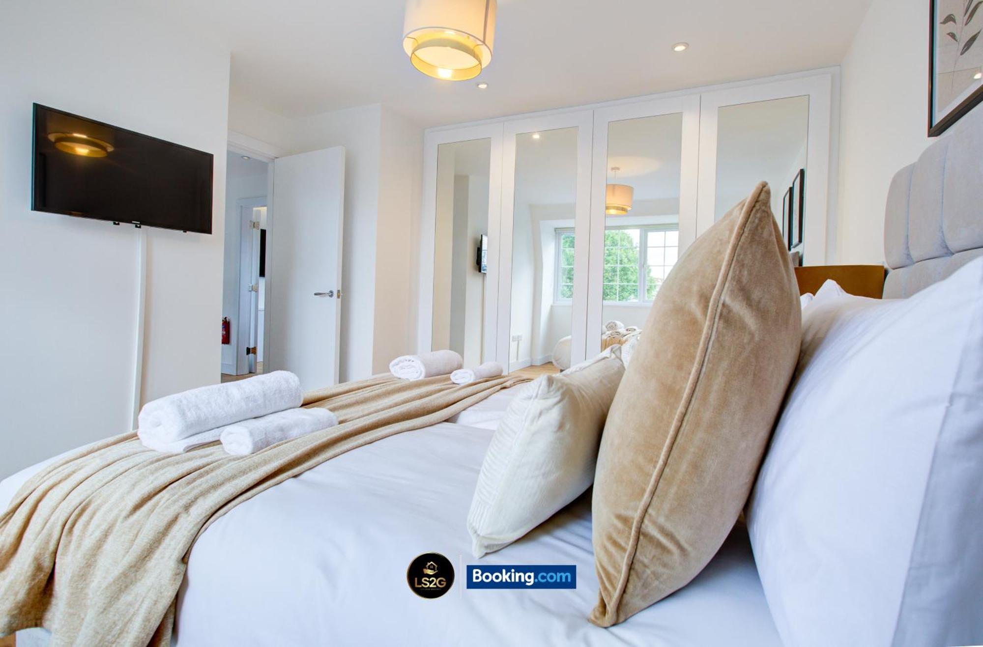 Apartment 2 Bedroom By Ls2g Short Lets & Serviced Greater With Private Balcony