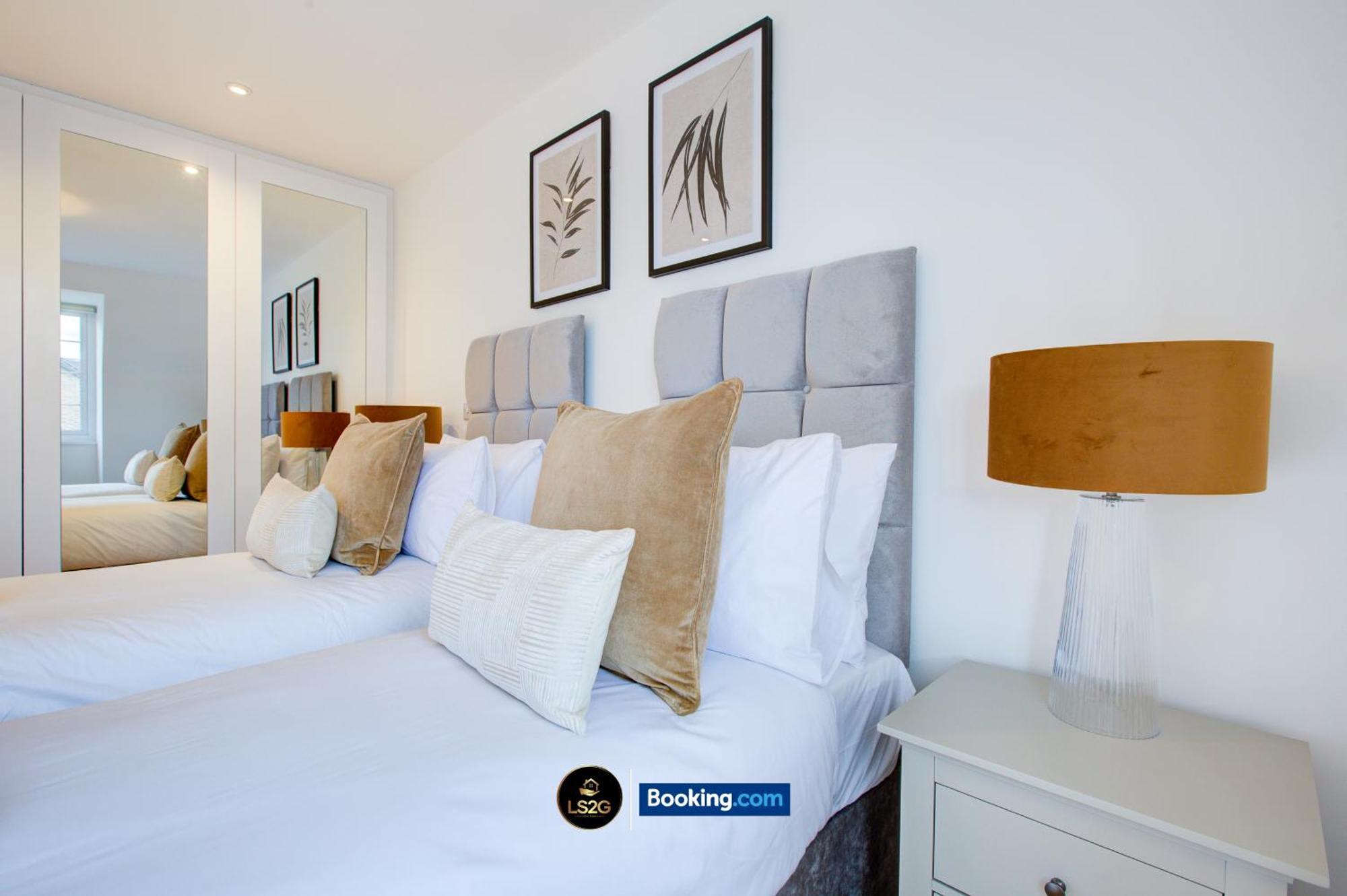 2 Bedroom By Ls2g Short Lets & Serviced Greater With Private Balcony Apartment London