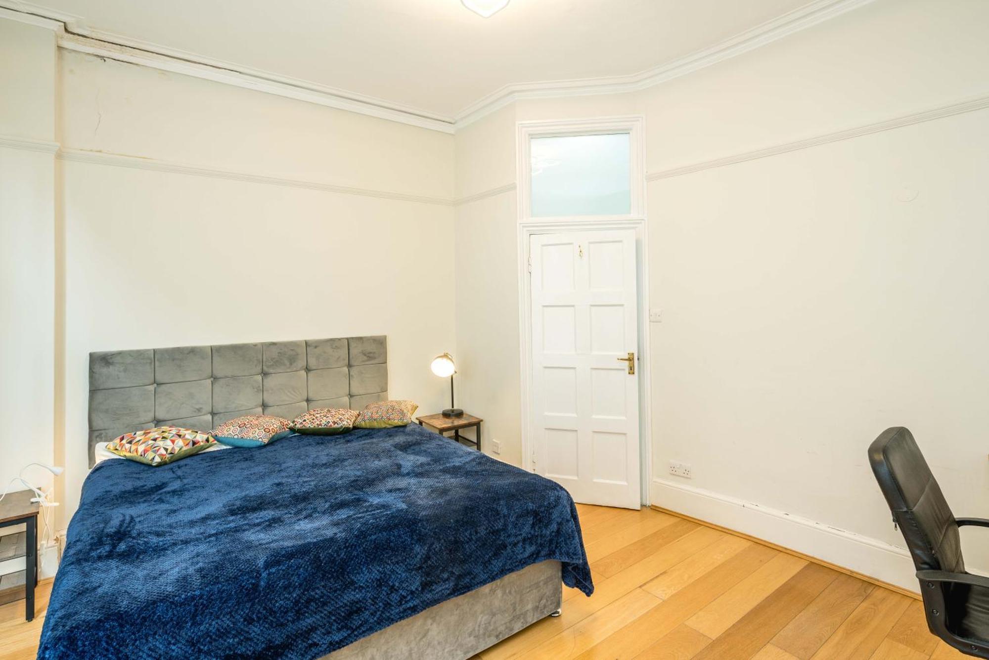 Four Beds By The Station *