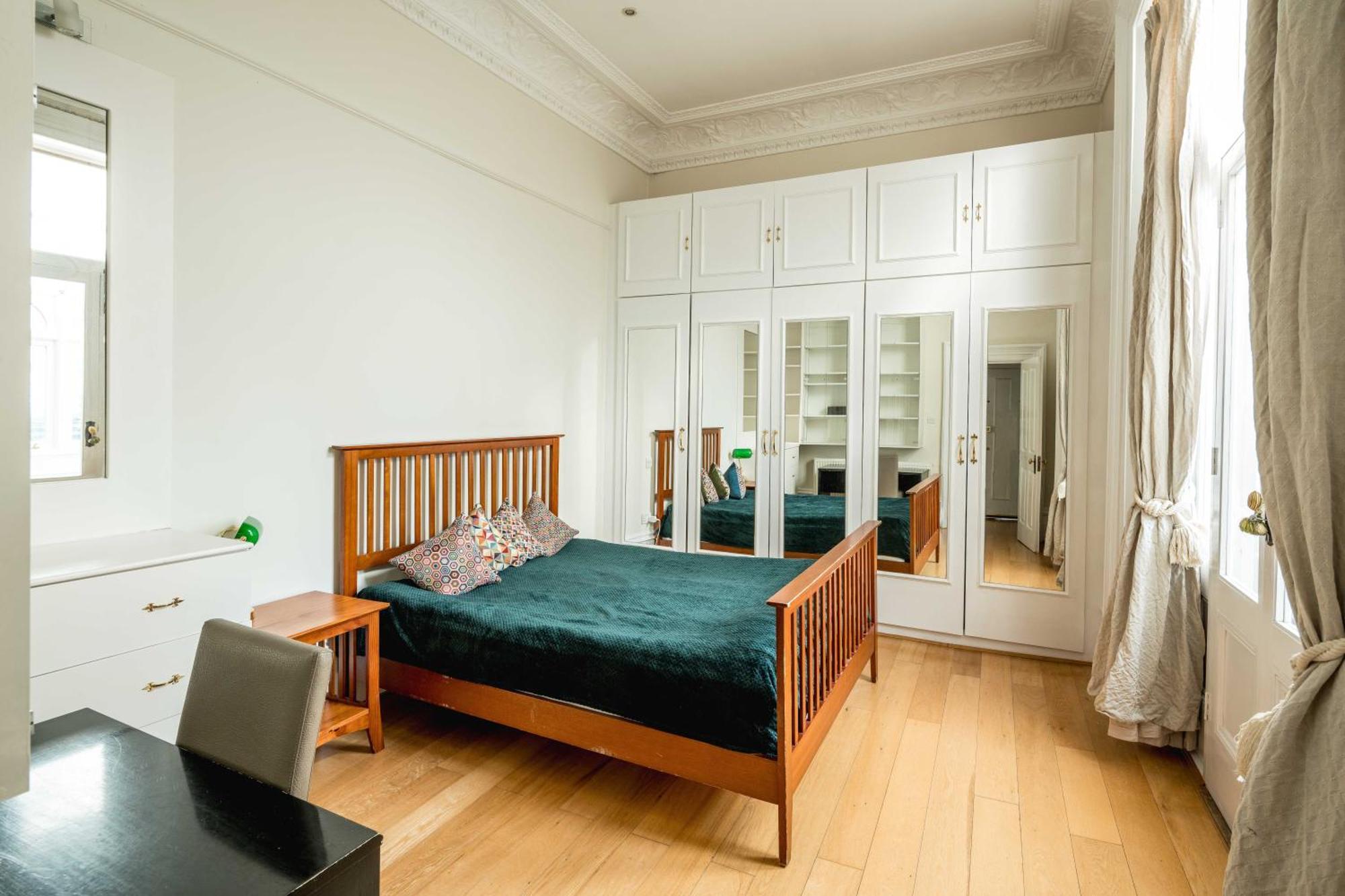 Four Beds By The Station *