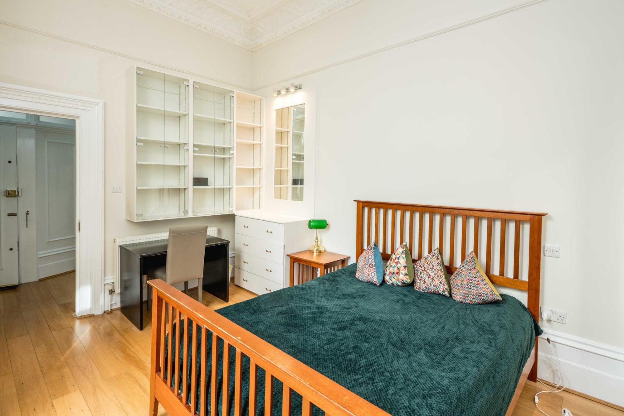Four Beds By The Station *