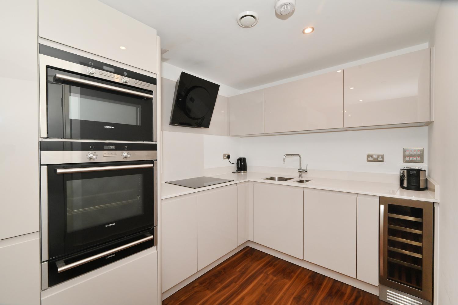 Appartement Tower Bridge - Balcony - Ac - Heated Floor - Fast Wifi - Luxurylondonstays Londen