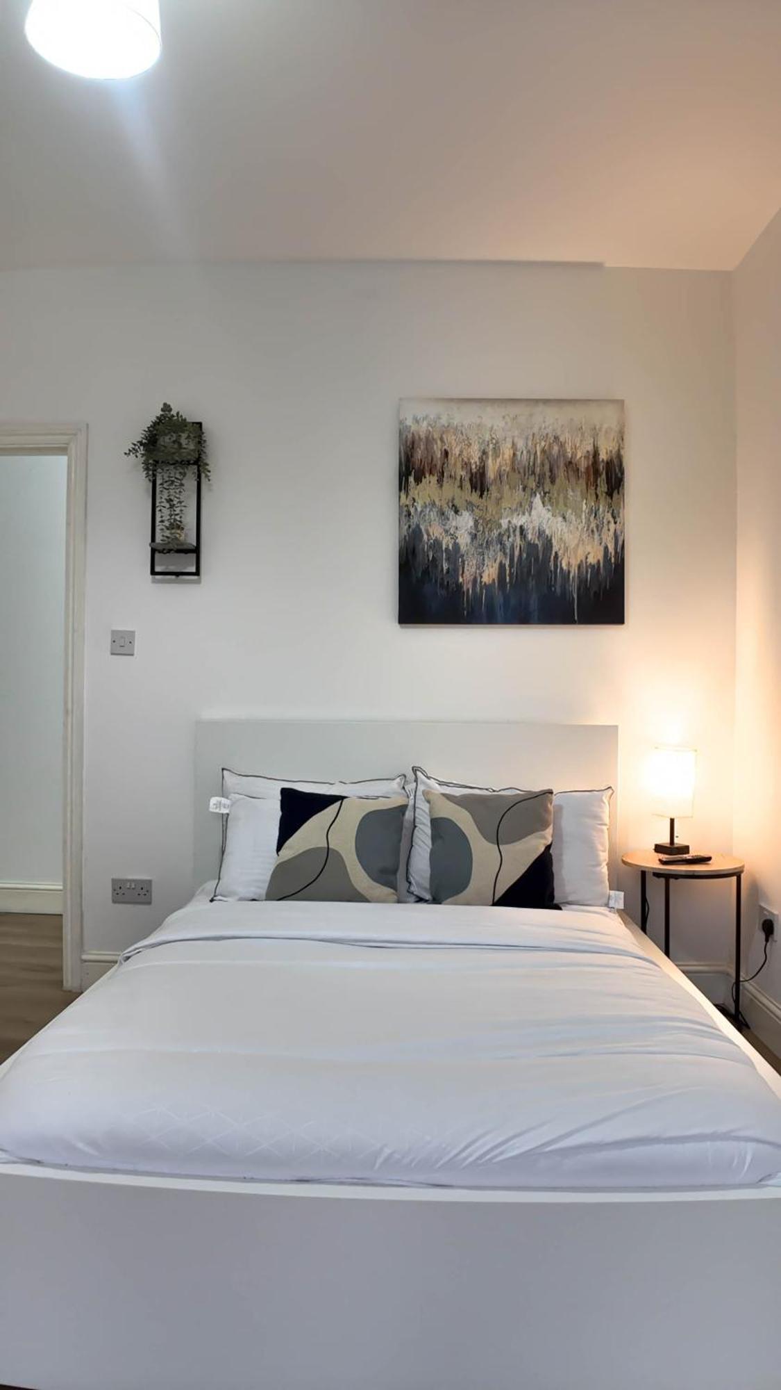 Apartment Duplex 3 Bed With Patio In Camden Wr202 *