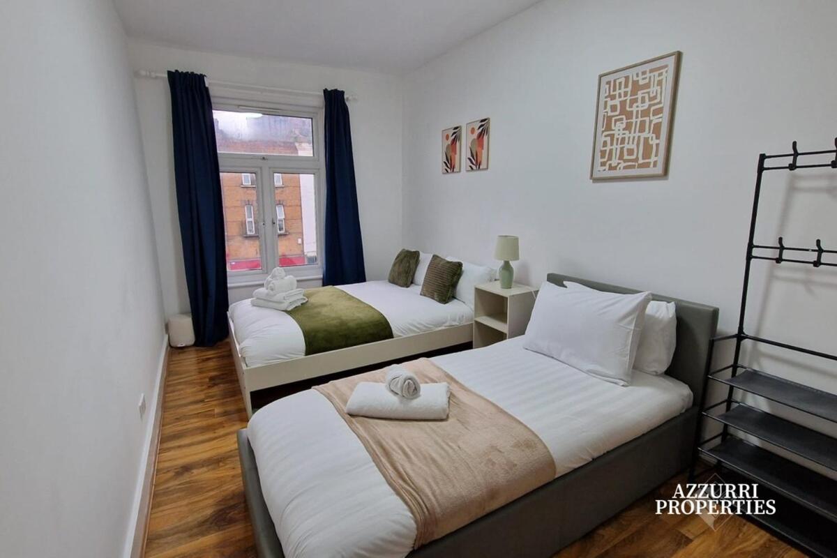 Two Bed Flat - 6 Minutes To Canning Town Station Apartment