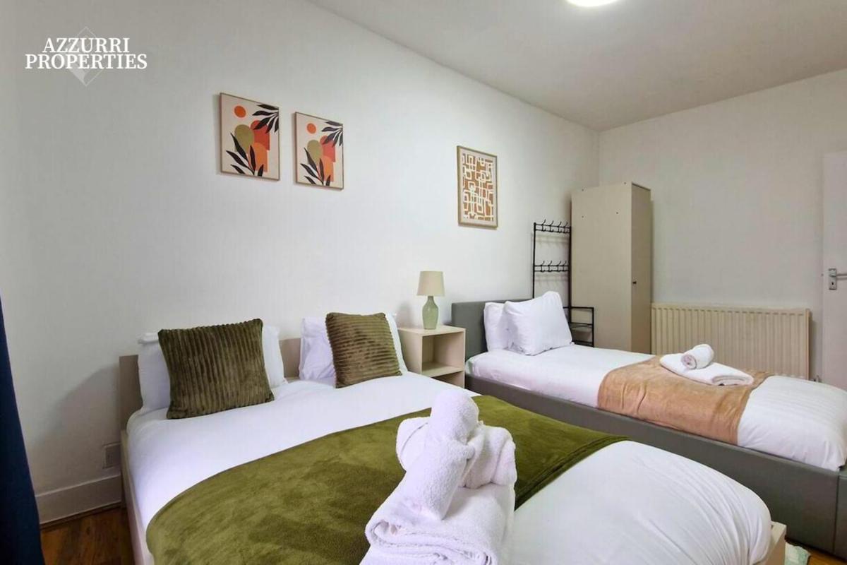 Two Bed Flat - 6 Minutes To Canning Town Station Apartment London