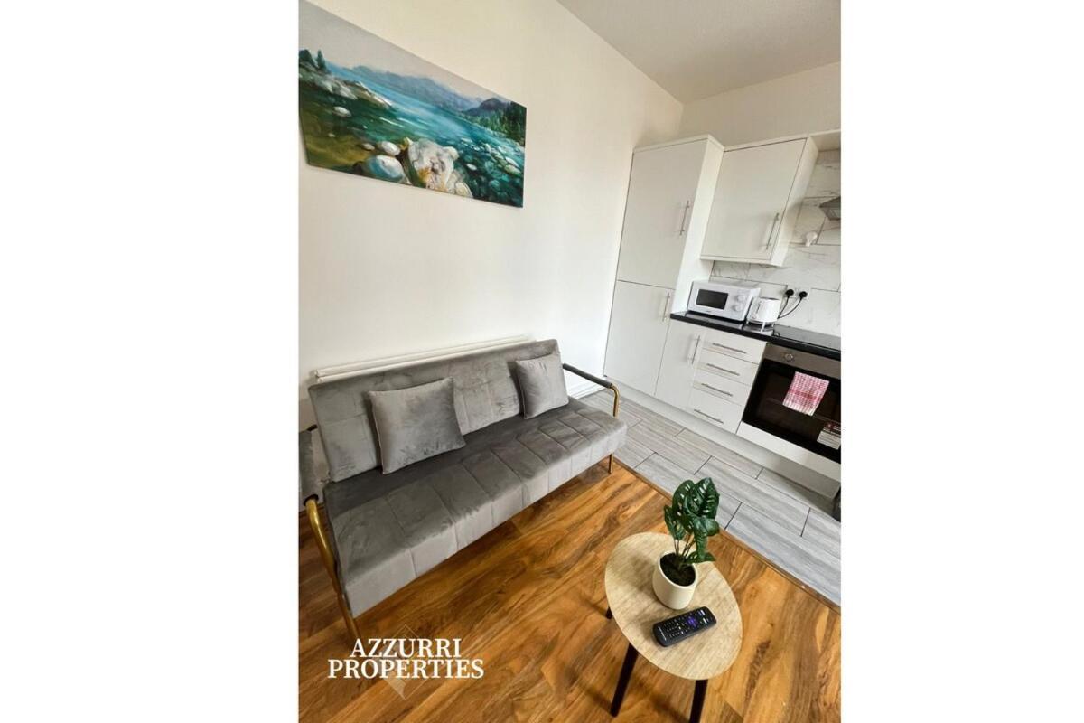 Two Bed Flat - 6 Minutes To Canning Town Station London