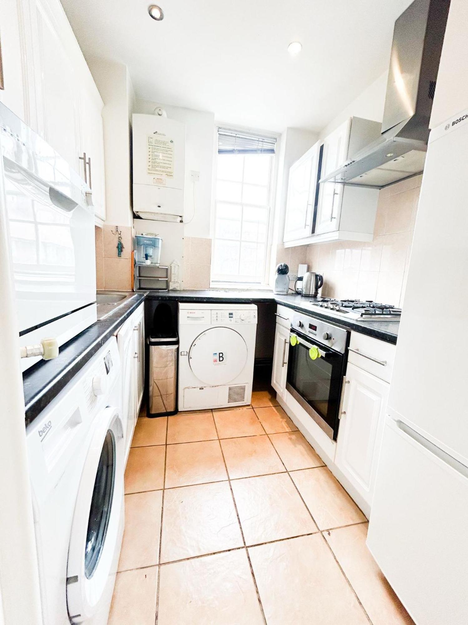 Hammersmith 2 Bedroom Flat River Thames Apartment *