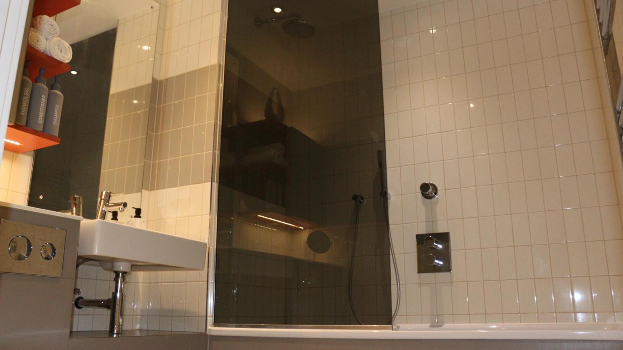 Appartement Luxury 1 Bedroom In With Free Parking *