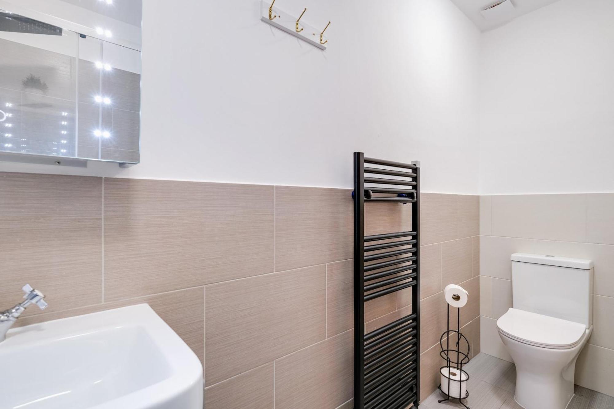 Stunning Edwardian 6-bedroom Family In Muswell Hill Holiday home