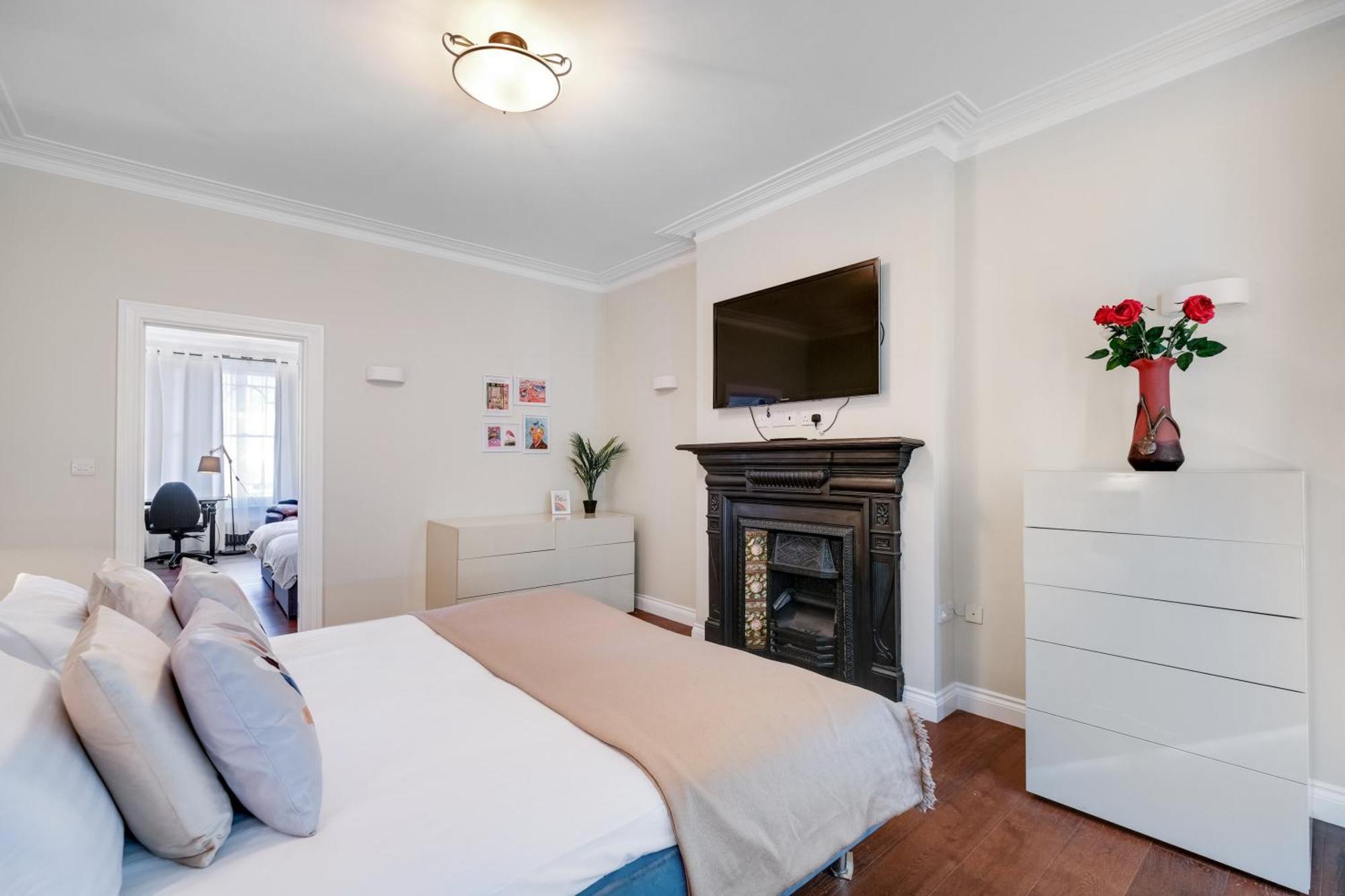 Stunning Edwardian 6-bedroom Family In Muswell Hill Holiday home